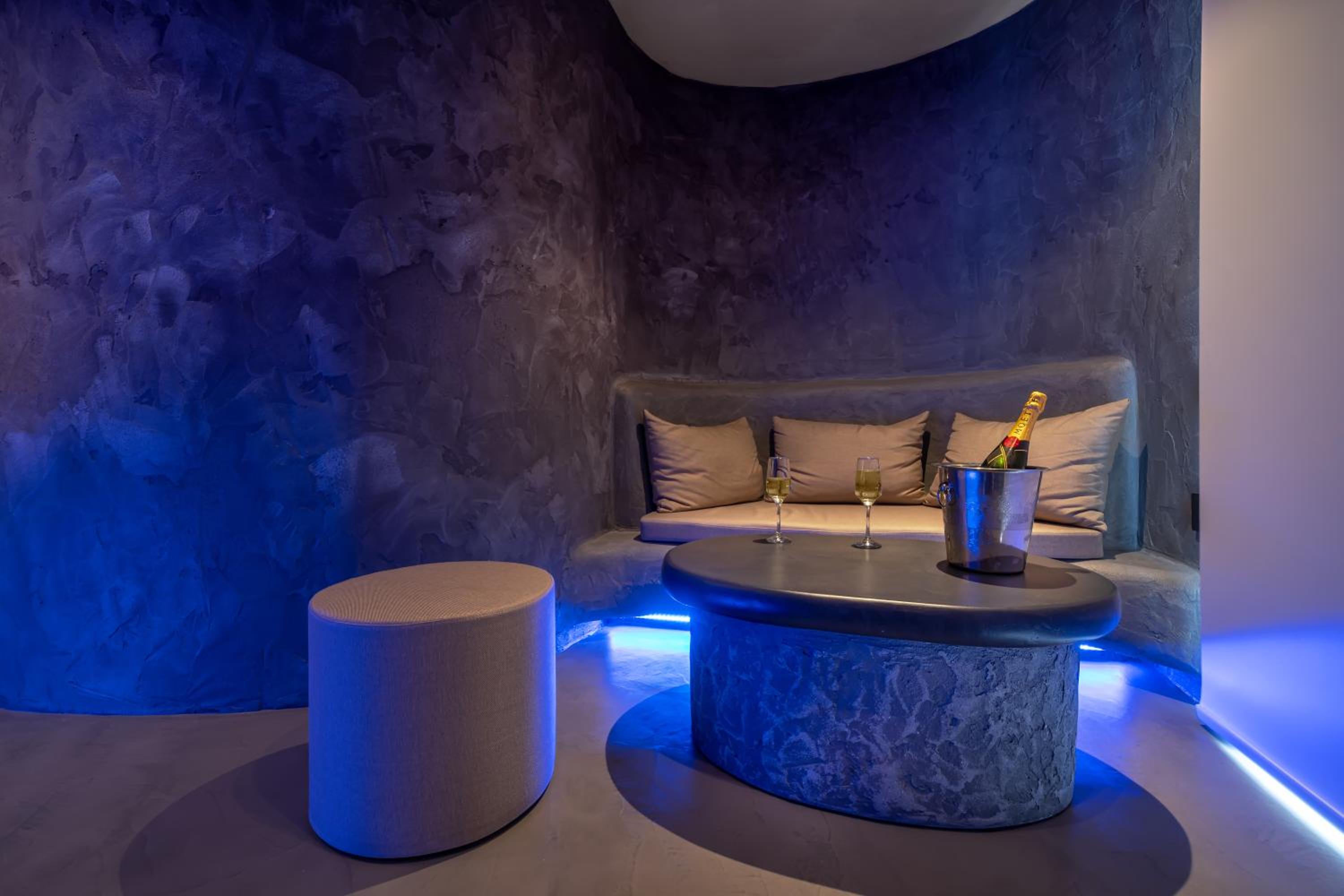 King Suite with Spa Bath - Photo 5