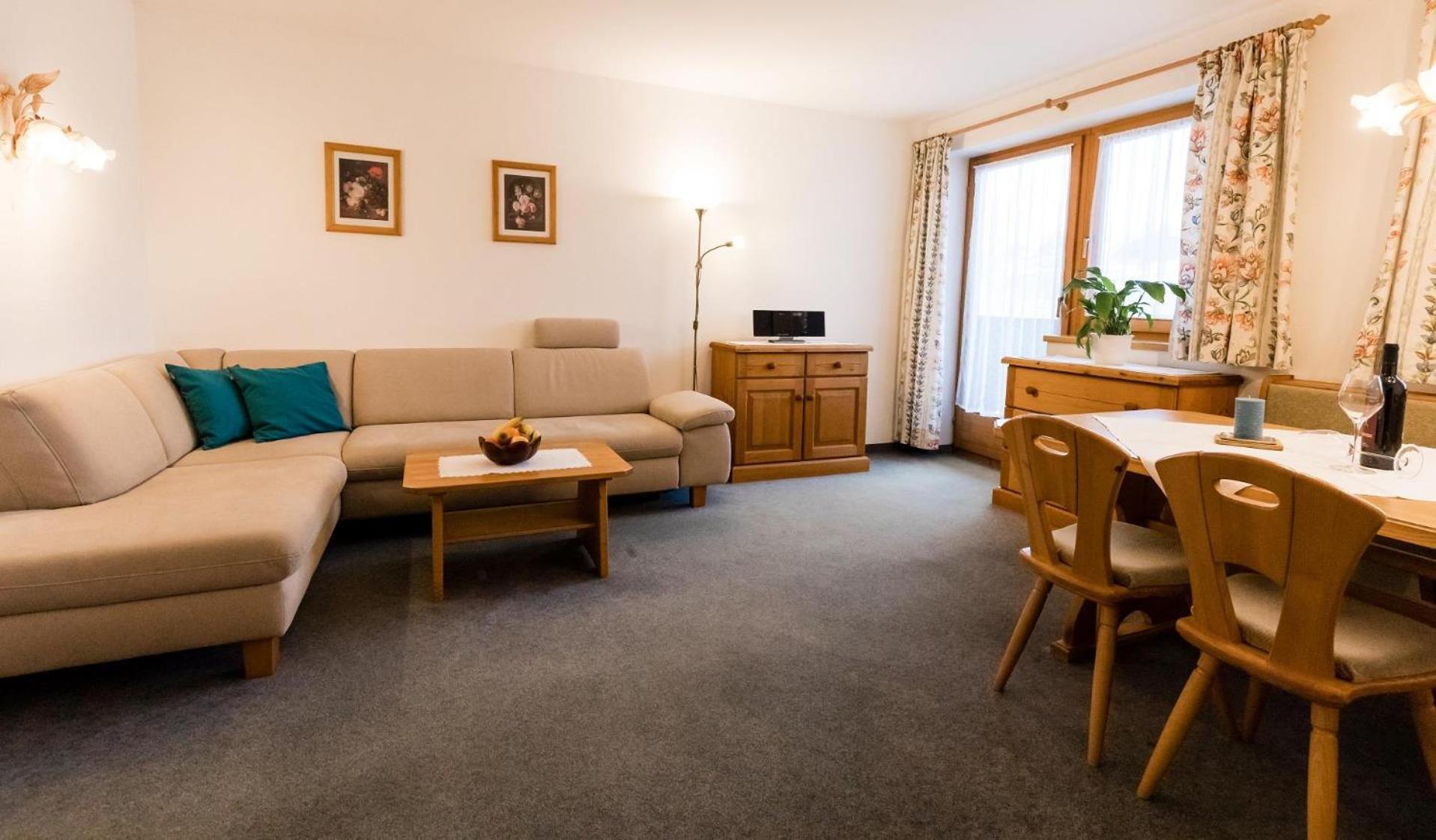 Three-Bedroom Apartment with Bathroom photo 2