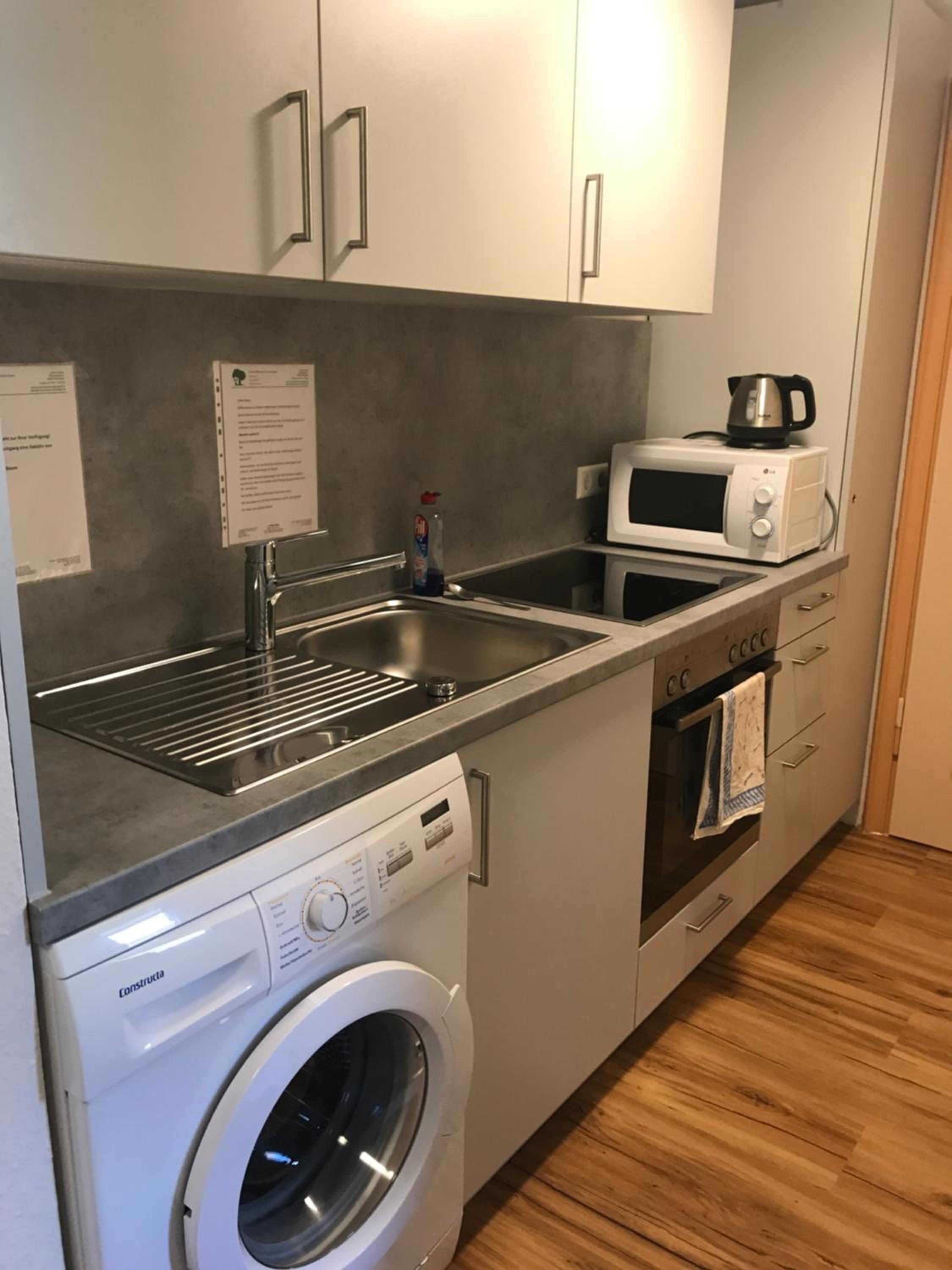 Single Room with Shared Bathroom photo 3