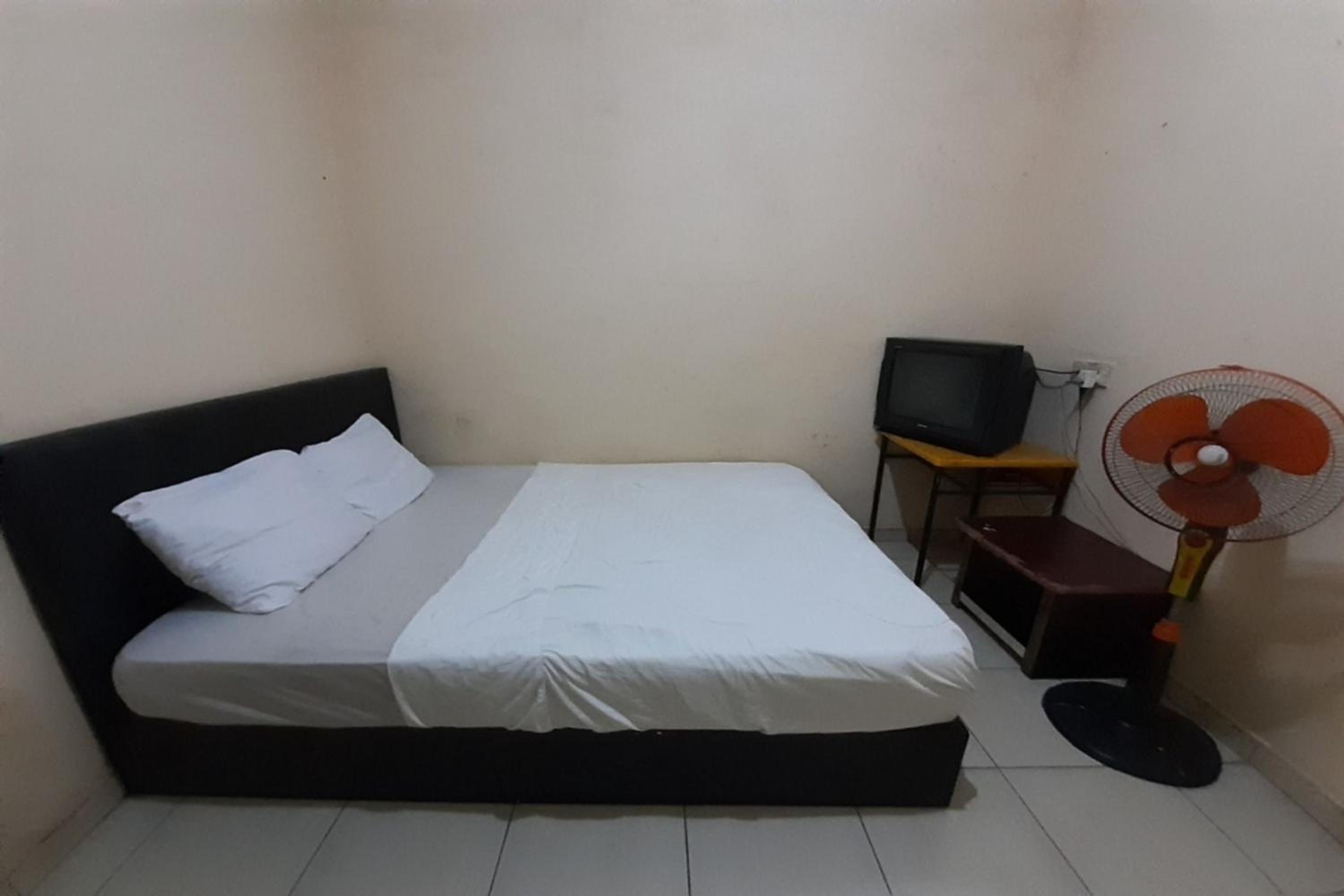 Budget Double Room - Photo 14
