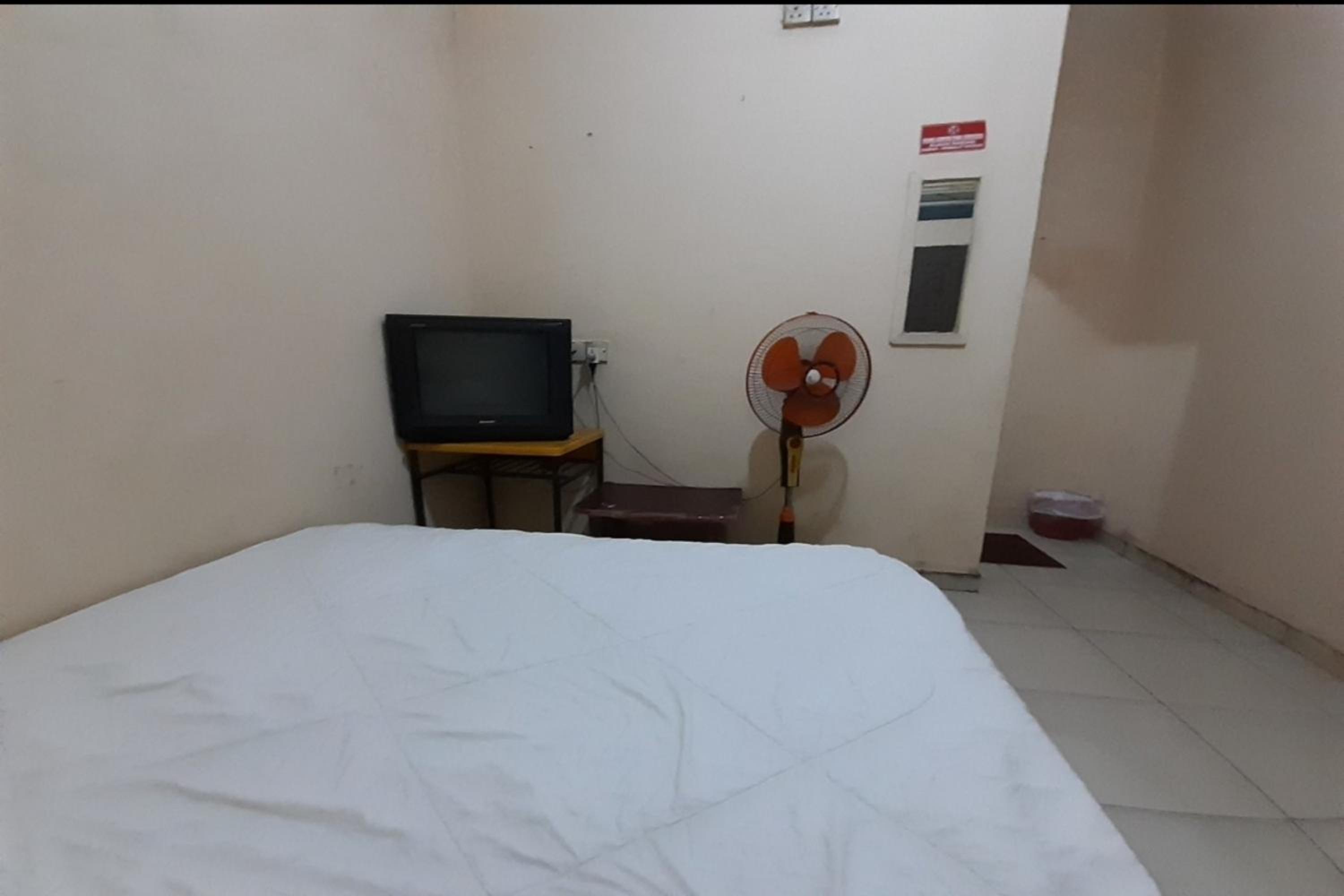 Budget Double Room - Photo 17