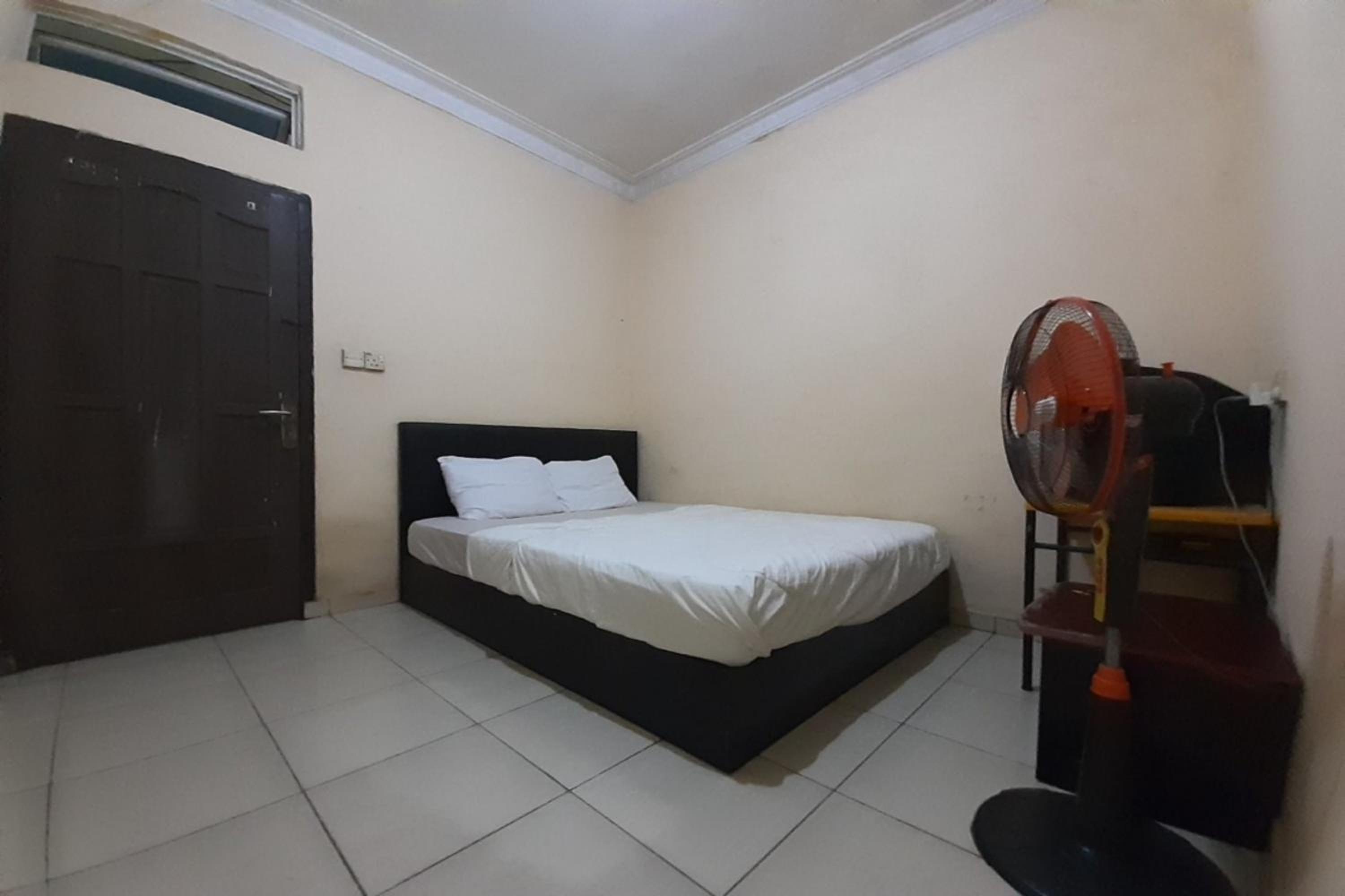 Budget Double Room - Photo 12