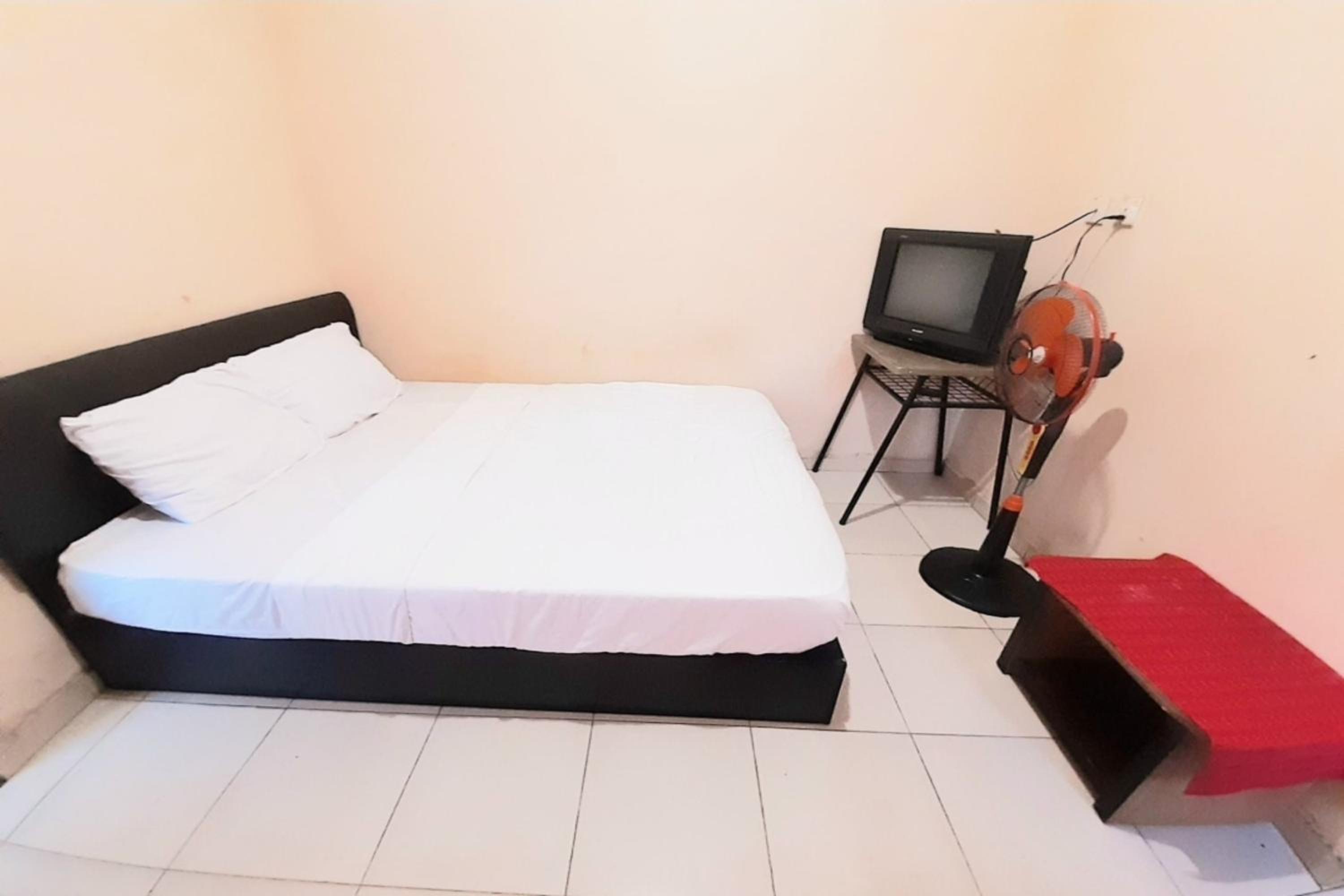 Budget Double Room - Photo 19