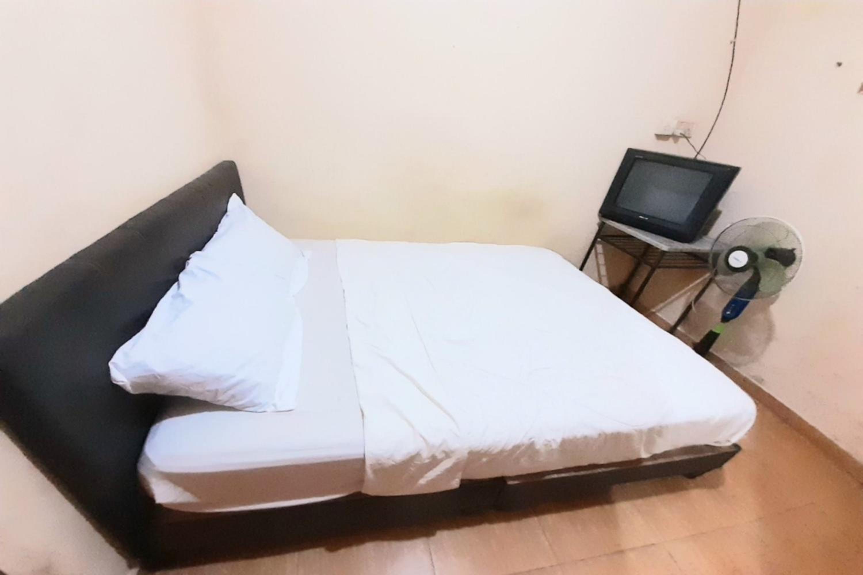 Budget Double Room - Photo 10