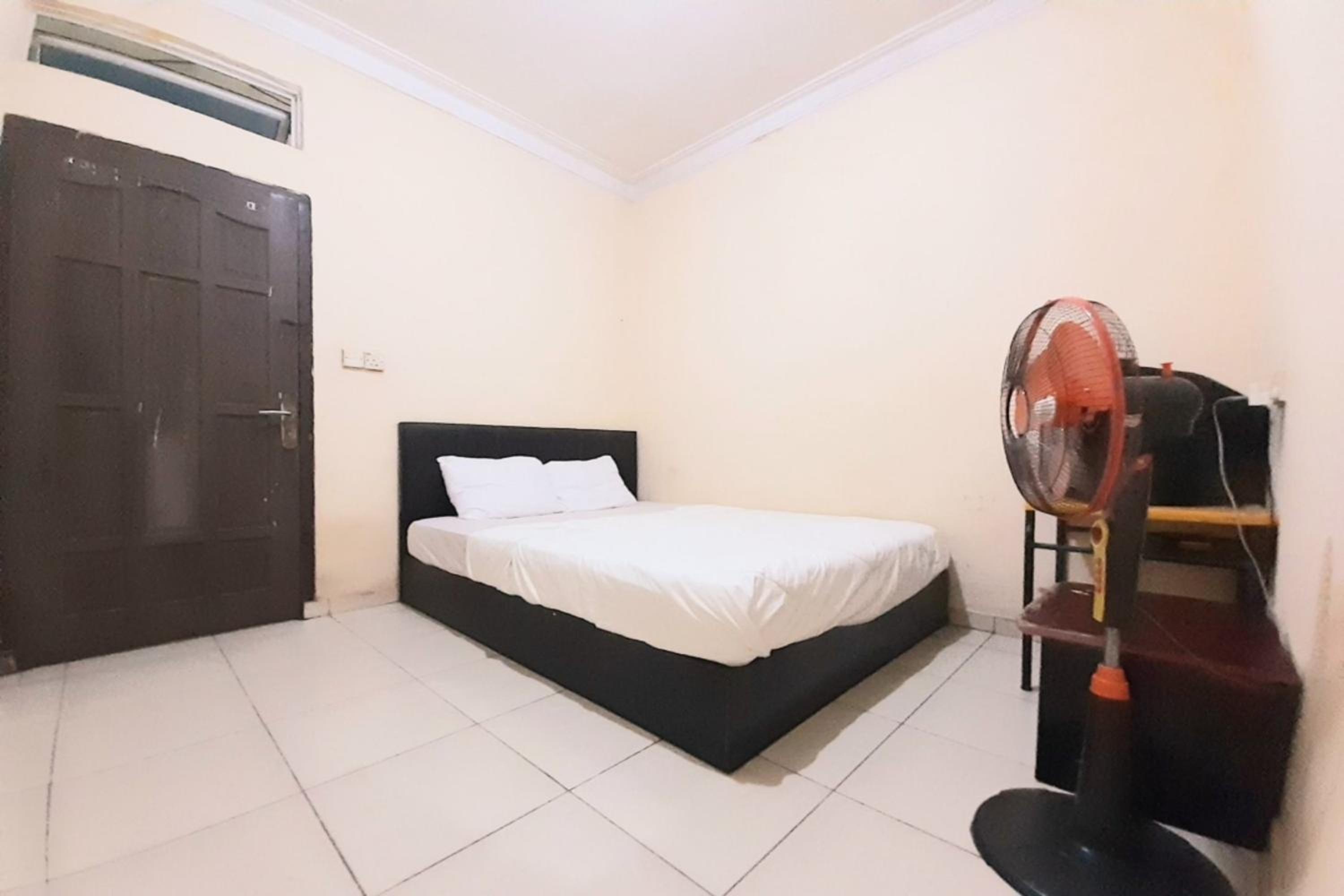 Budget Double Room - Photo 3