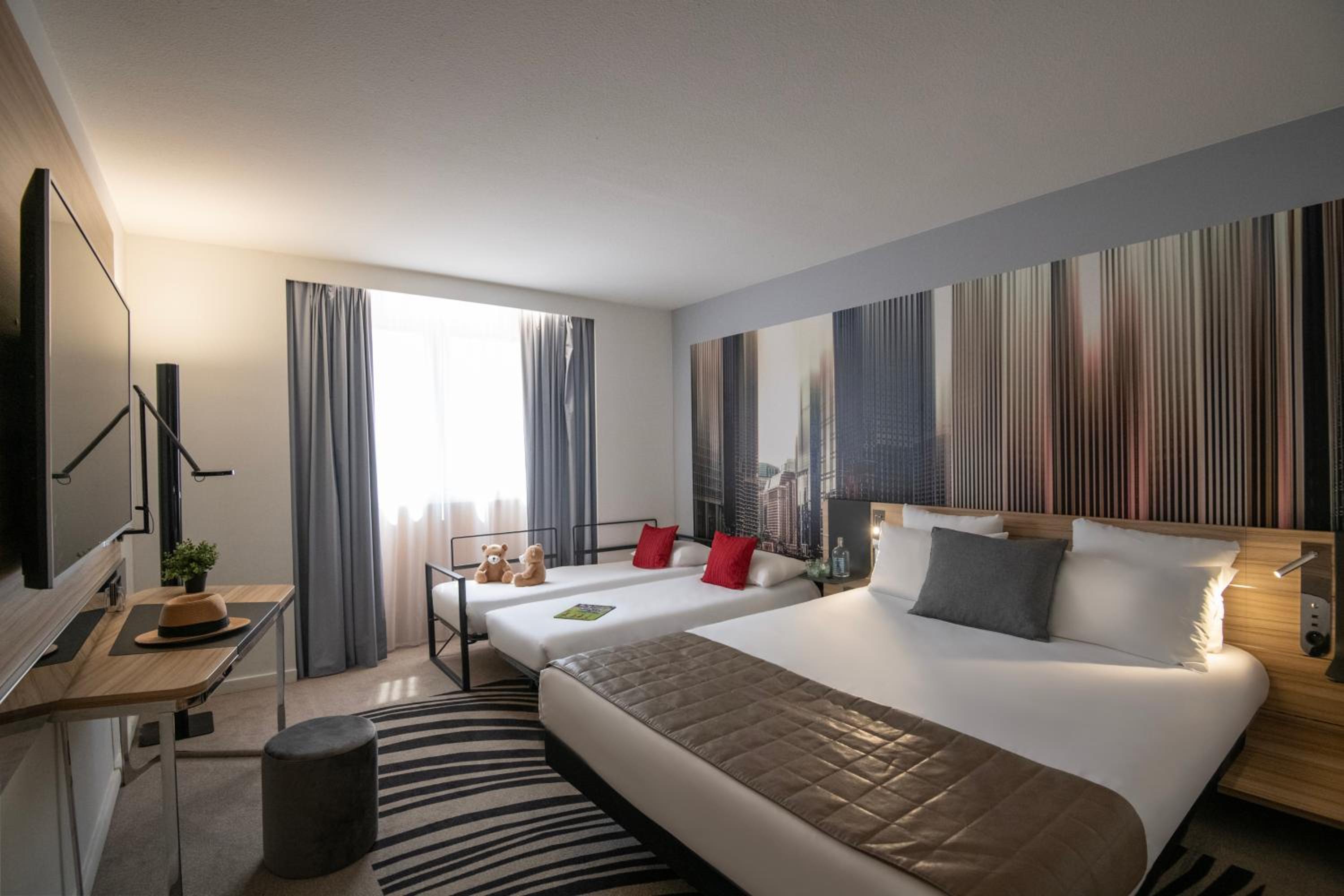 Superior Family Room with One Double Bed and Two Single Beds - Photo 1