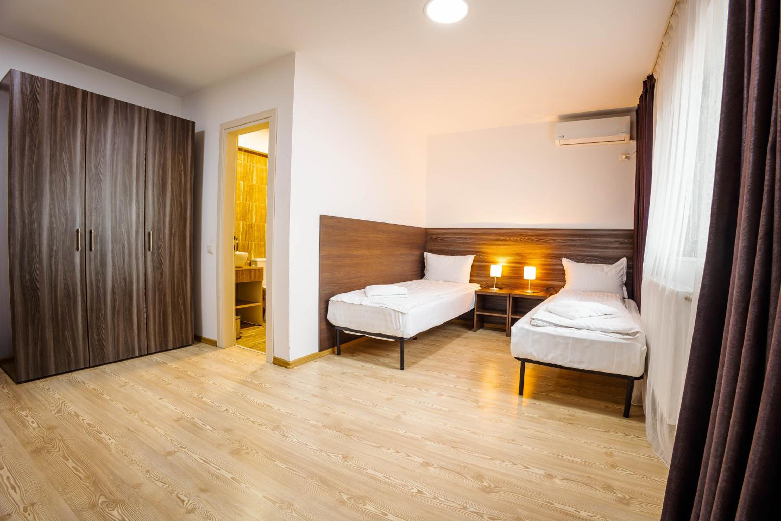 Twin Room - Photo 1