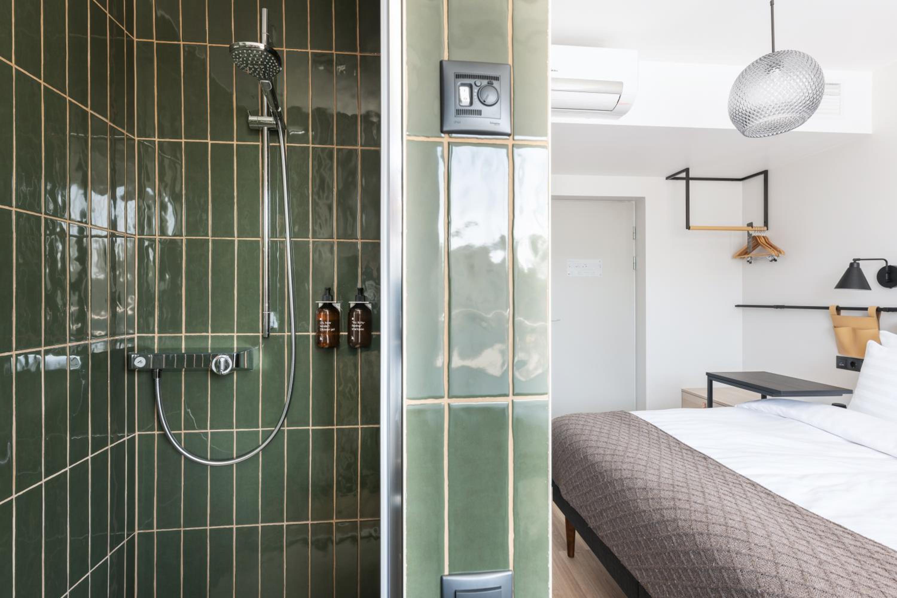 Classic Double Room - Photo 9