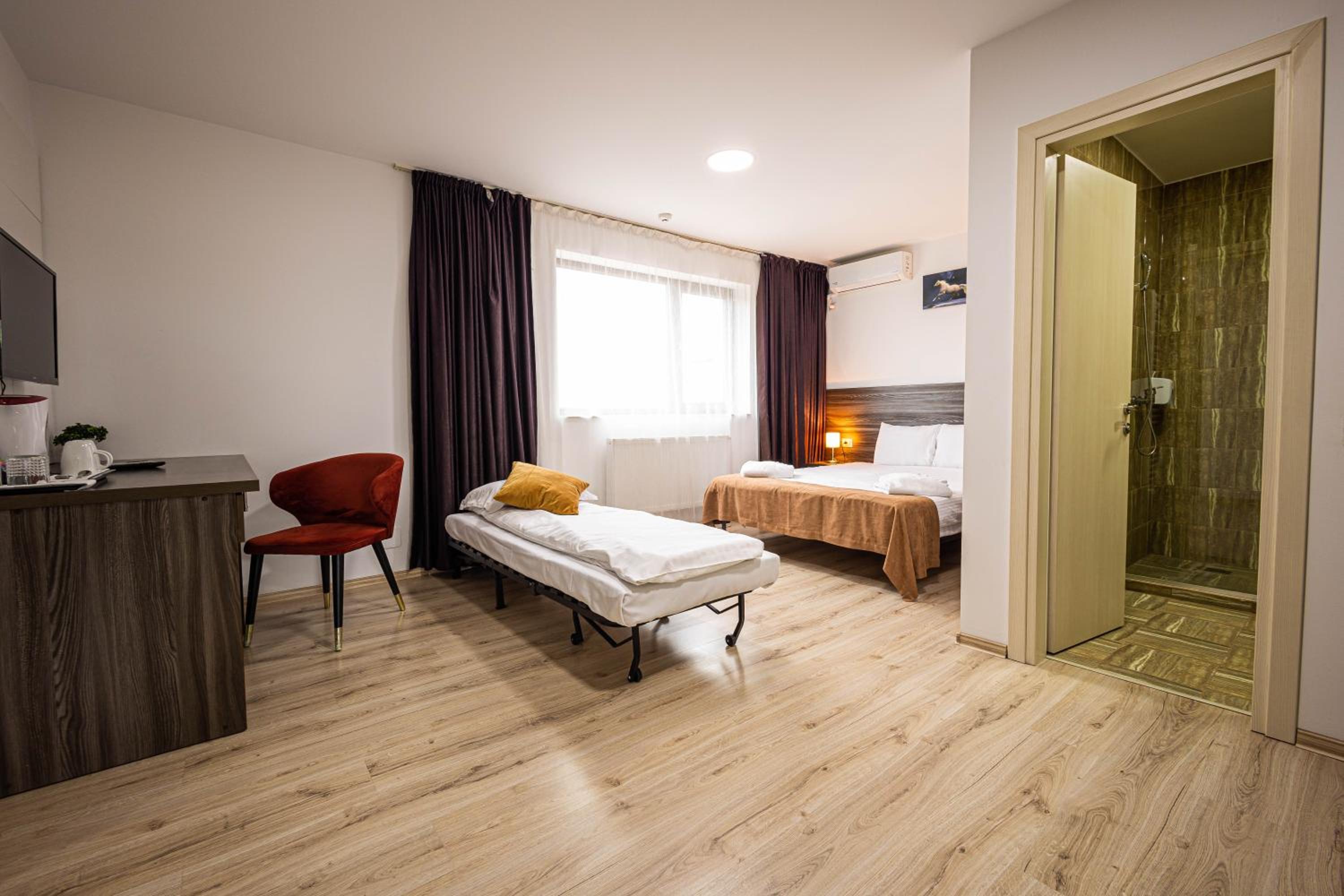Double Room with Extra Bed - Photo 3