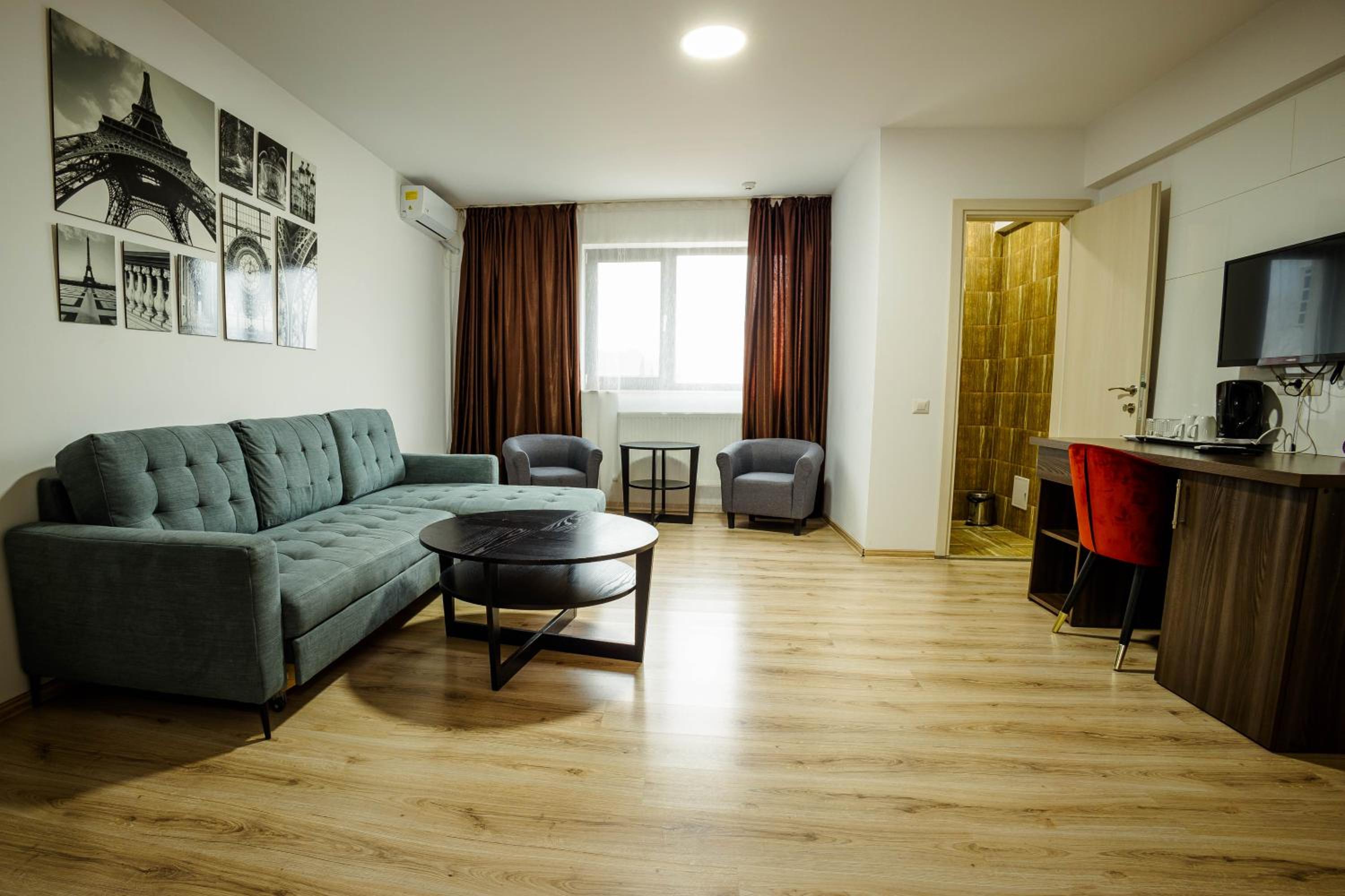 One-Bedroom Apartment - Photo 1