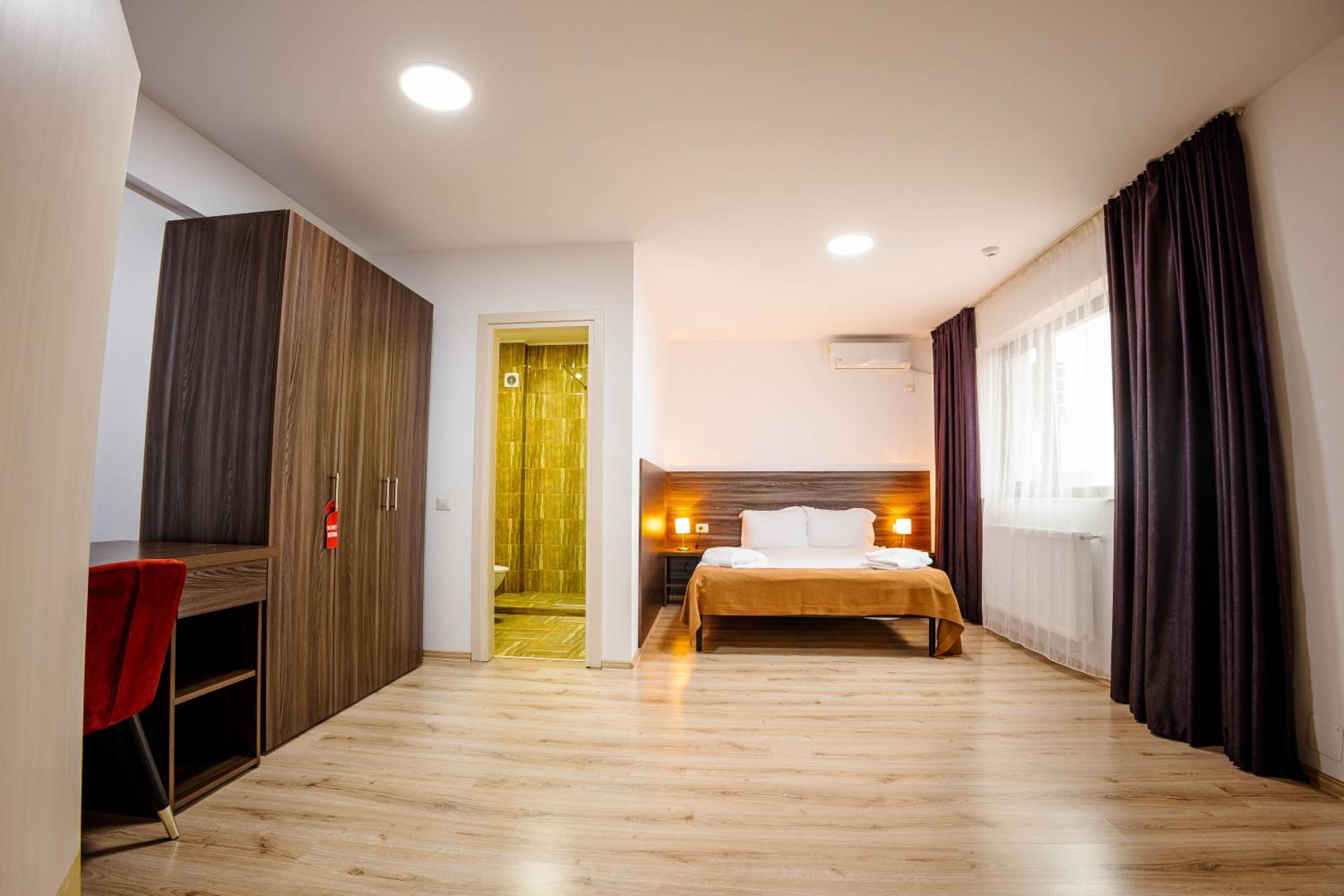 One-Bedroom Apartment - Photo 3
