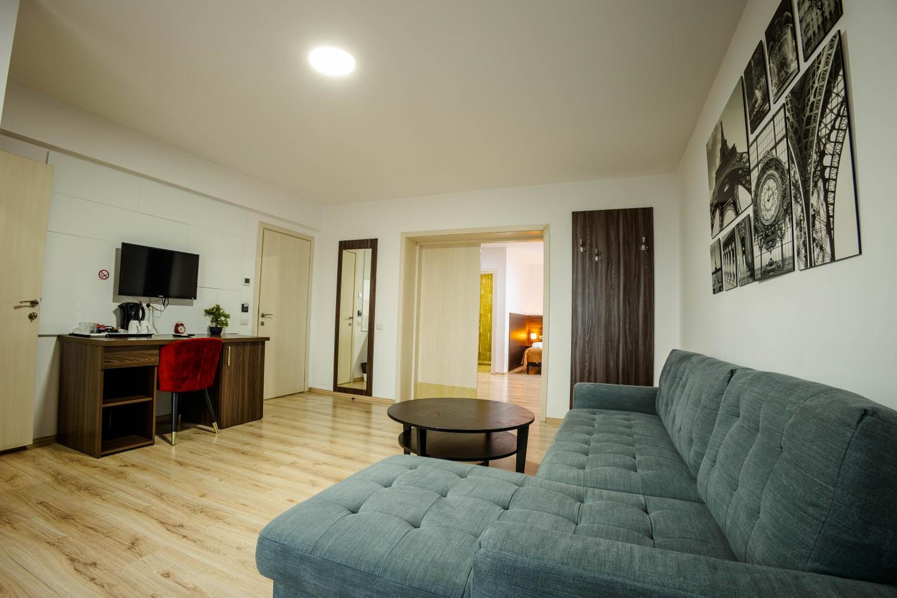 One-Bedroom Apartment - Photo 2