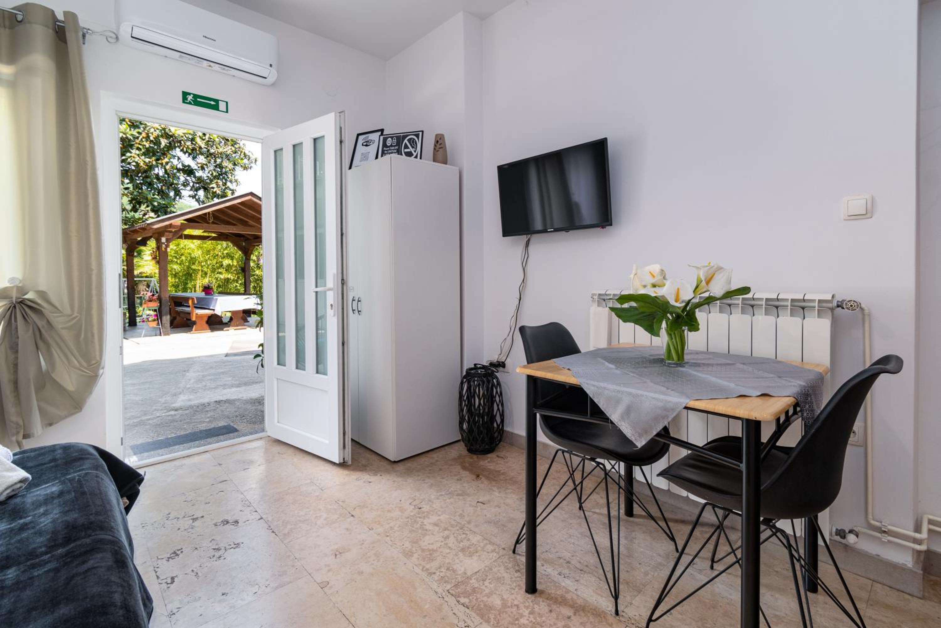 Studio with Terrace - Photo 32