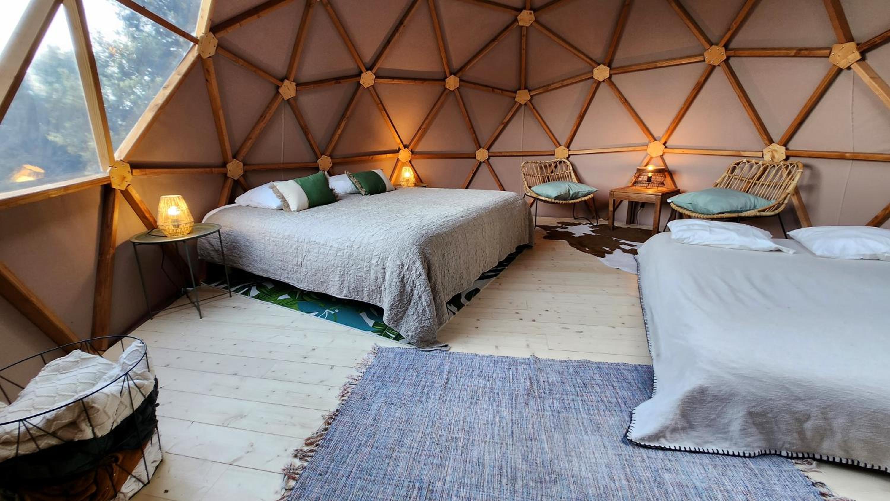 Tent - Photo 2