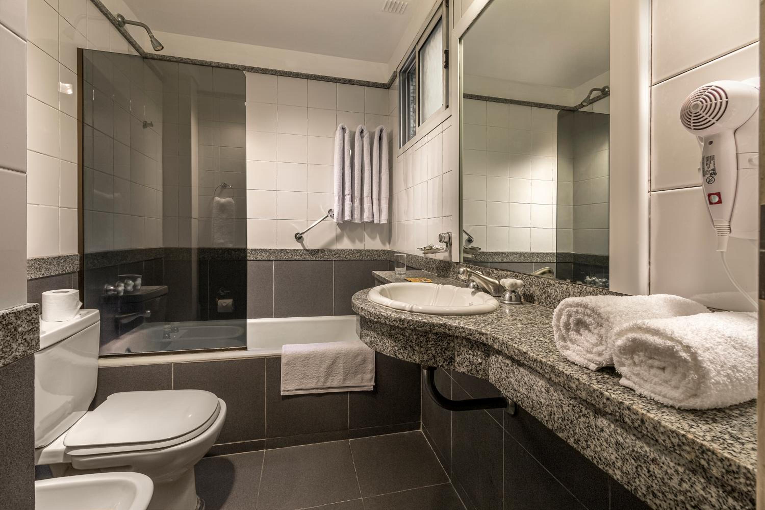 Suite (3 Adults) photo 3
