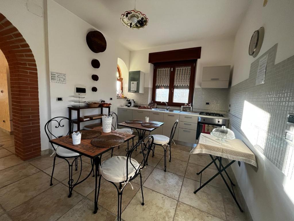 Double Room with Private Bathroom - Photo 9