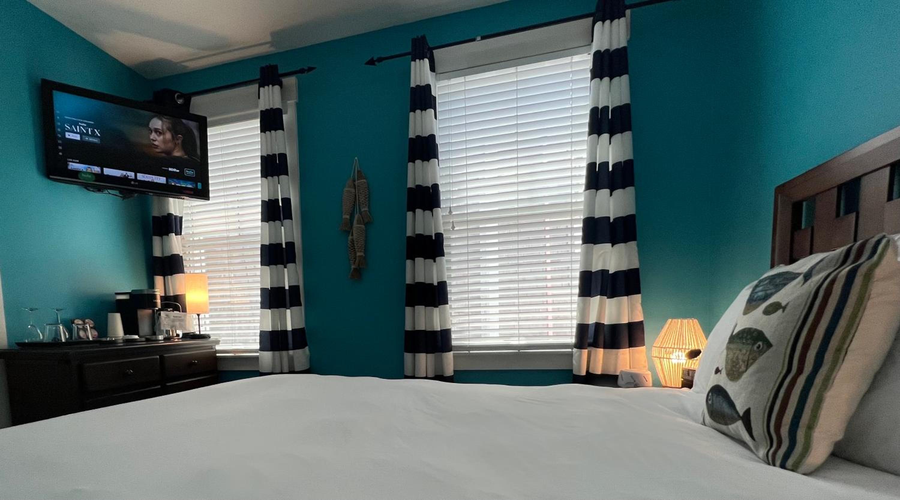 Queen Room photo 2