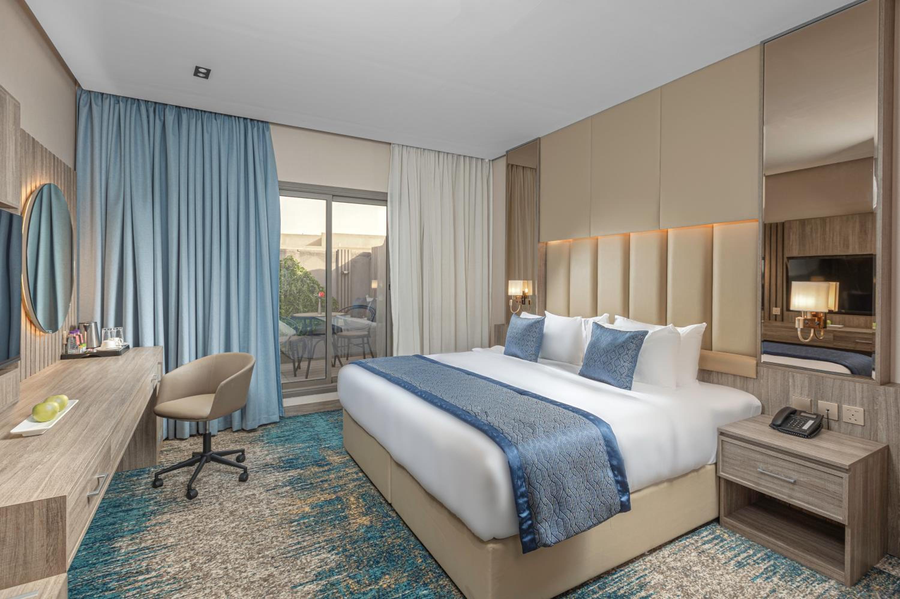 Double Room with Balcony (2 Adults + 1 Child) photo 2