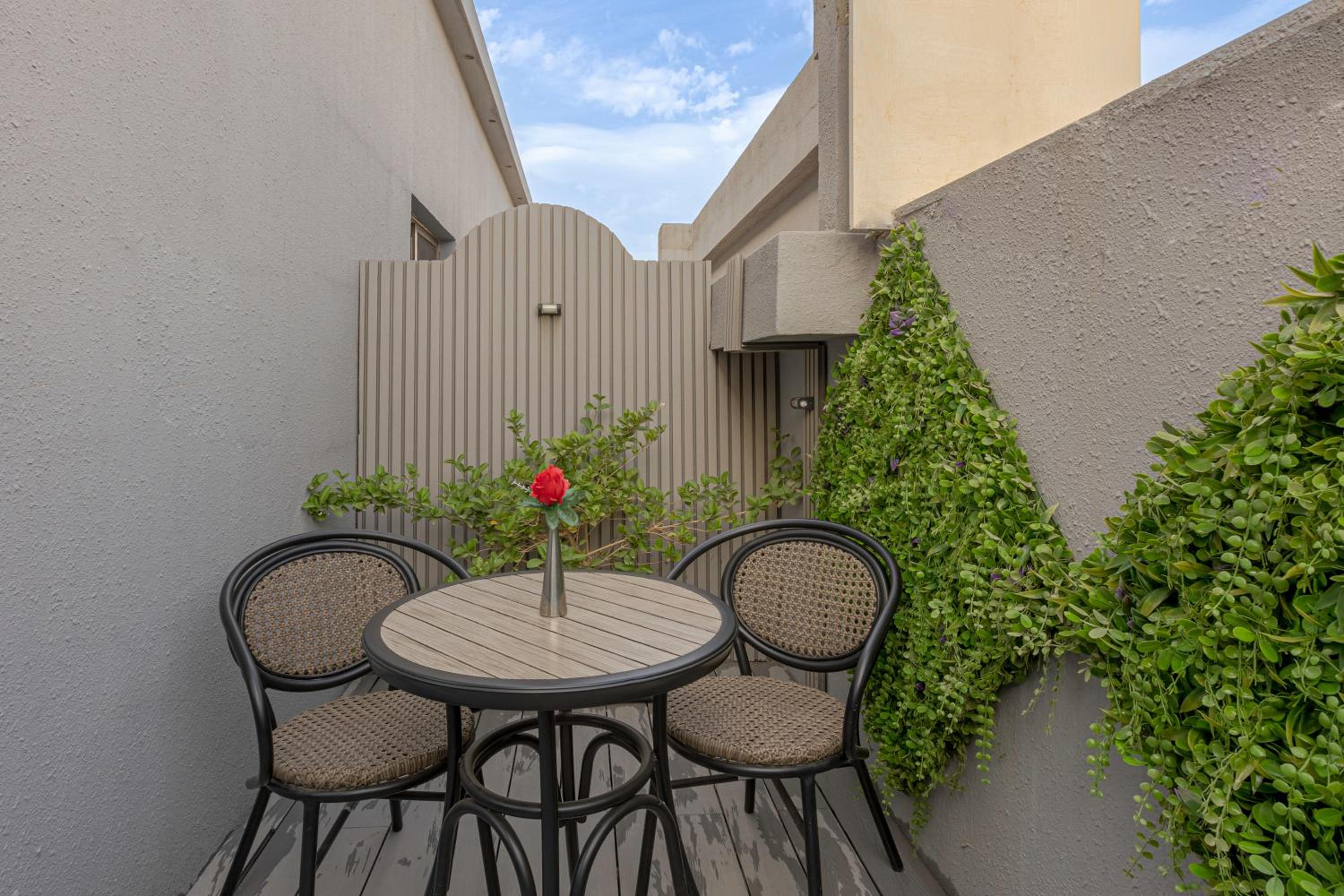 Double Room with Balcony (2 Adults + 1 Child) photo 1