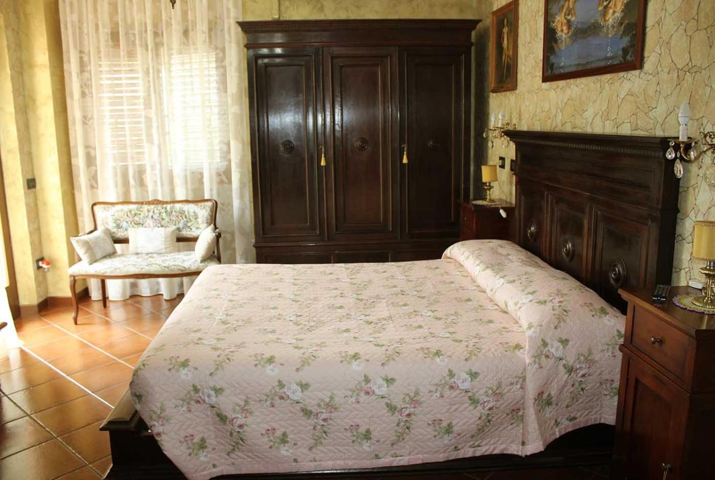 Deluxe King Room photo 1