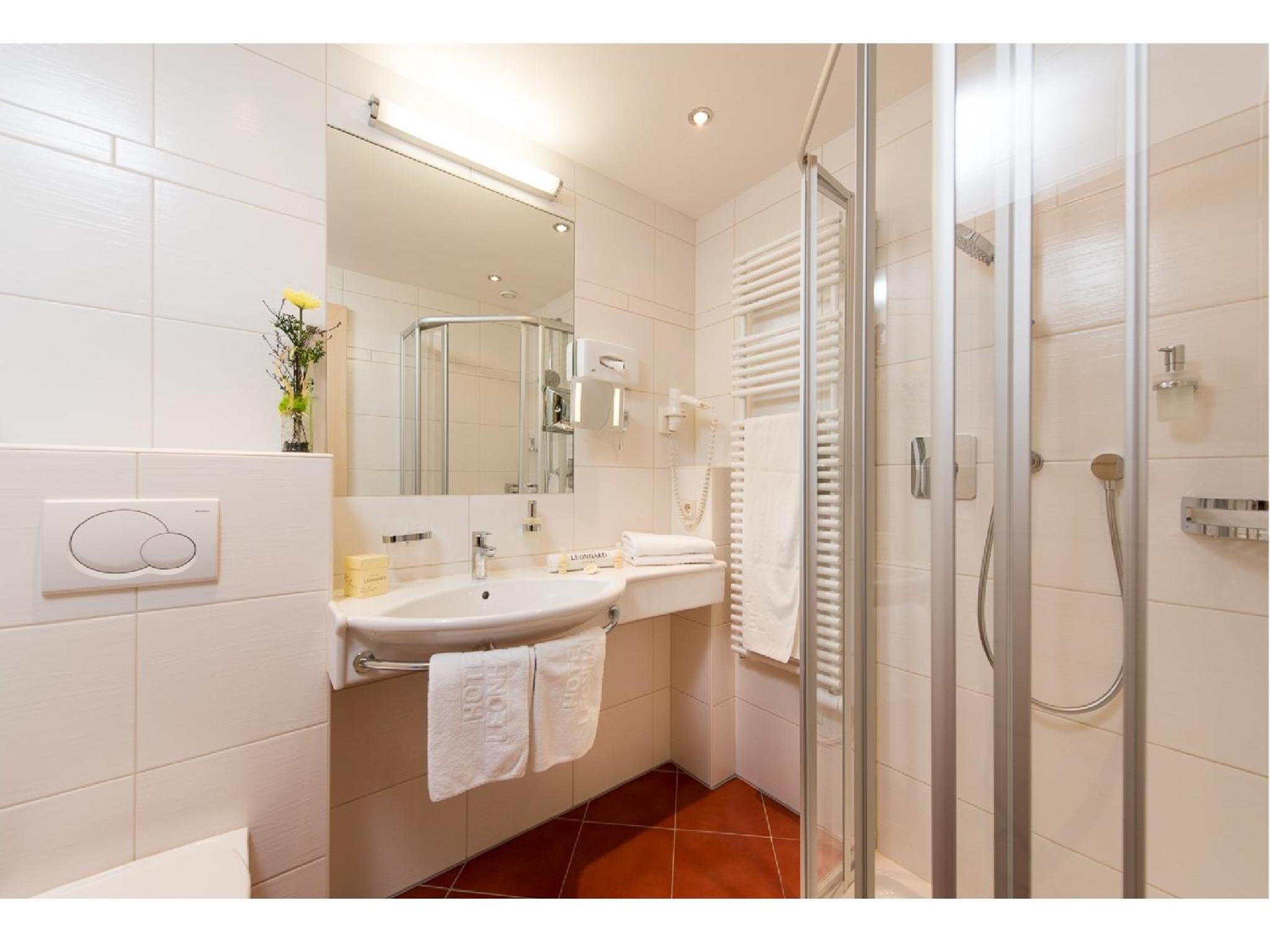 Double Room with Balcony - Photo 3