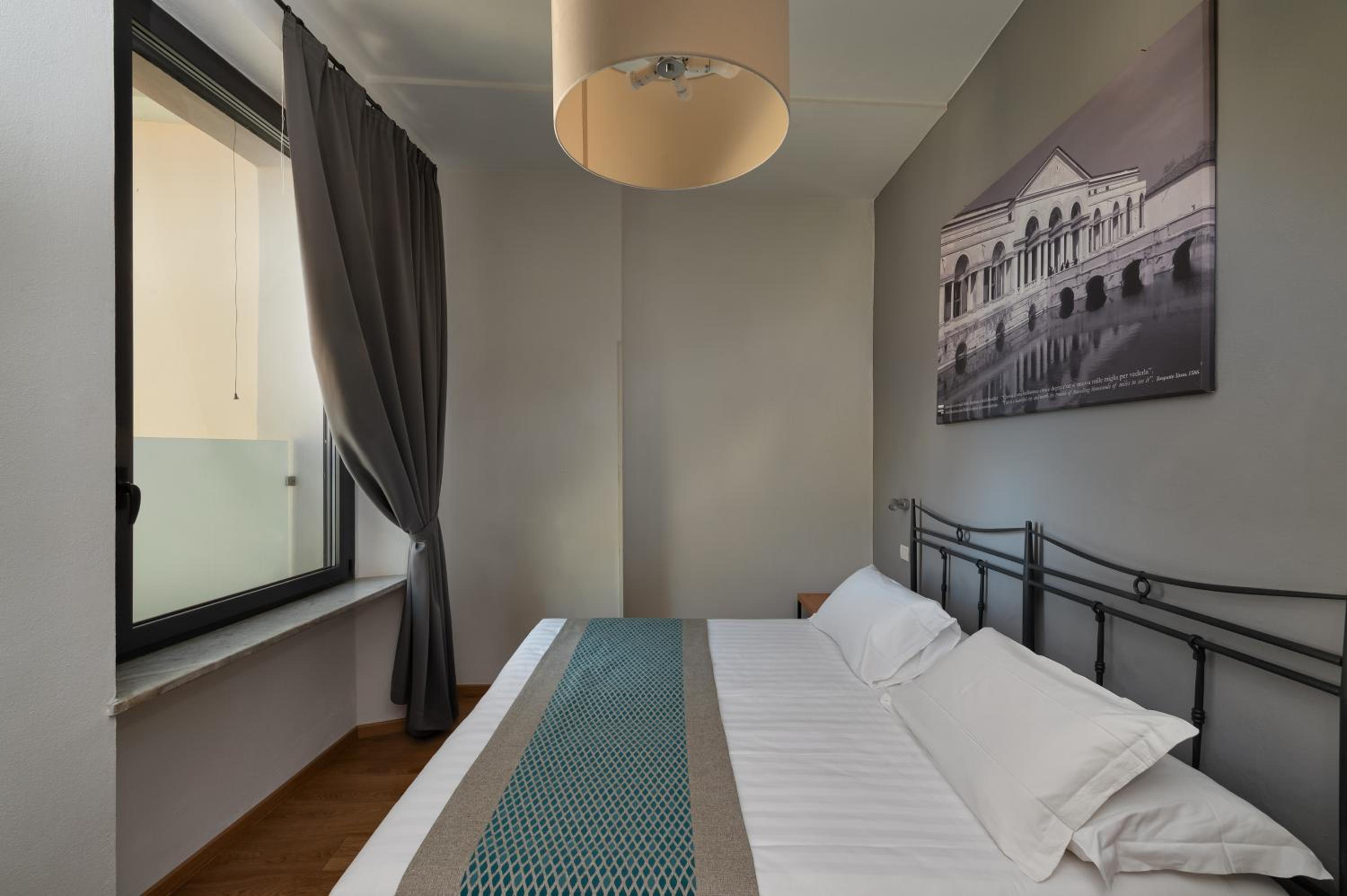 Standard Double or Twin Room photo 1