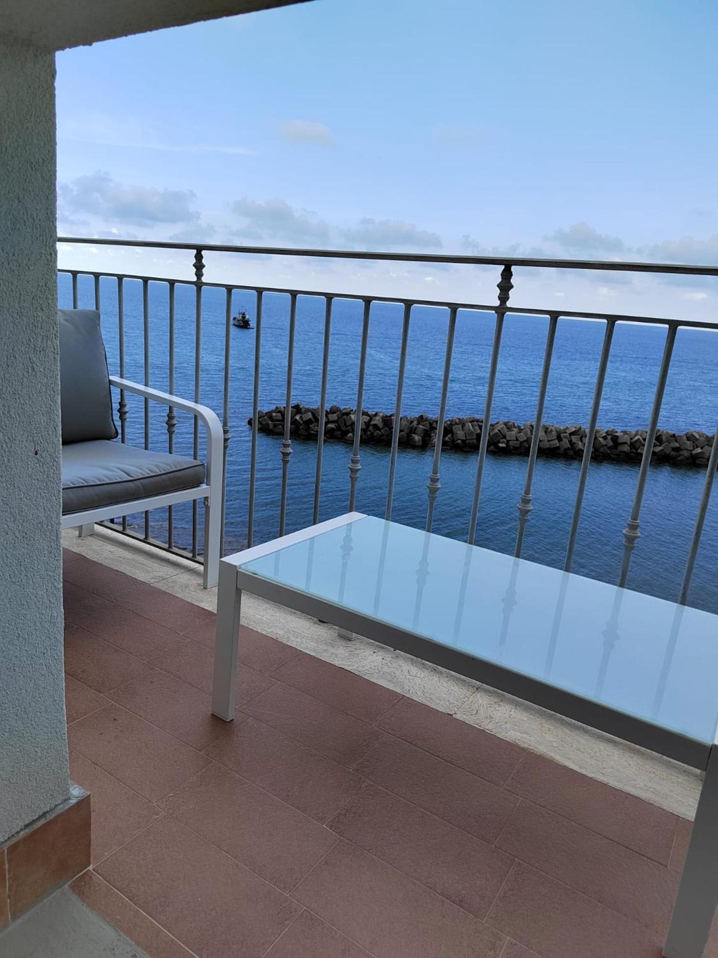 Apartment with Sea View - Photo 4