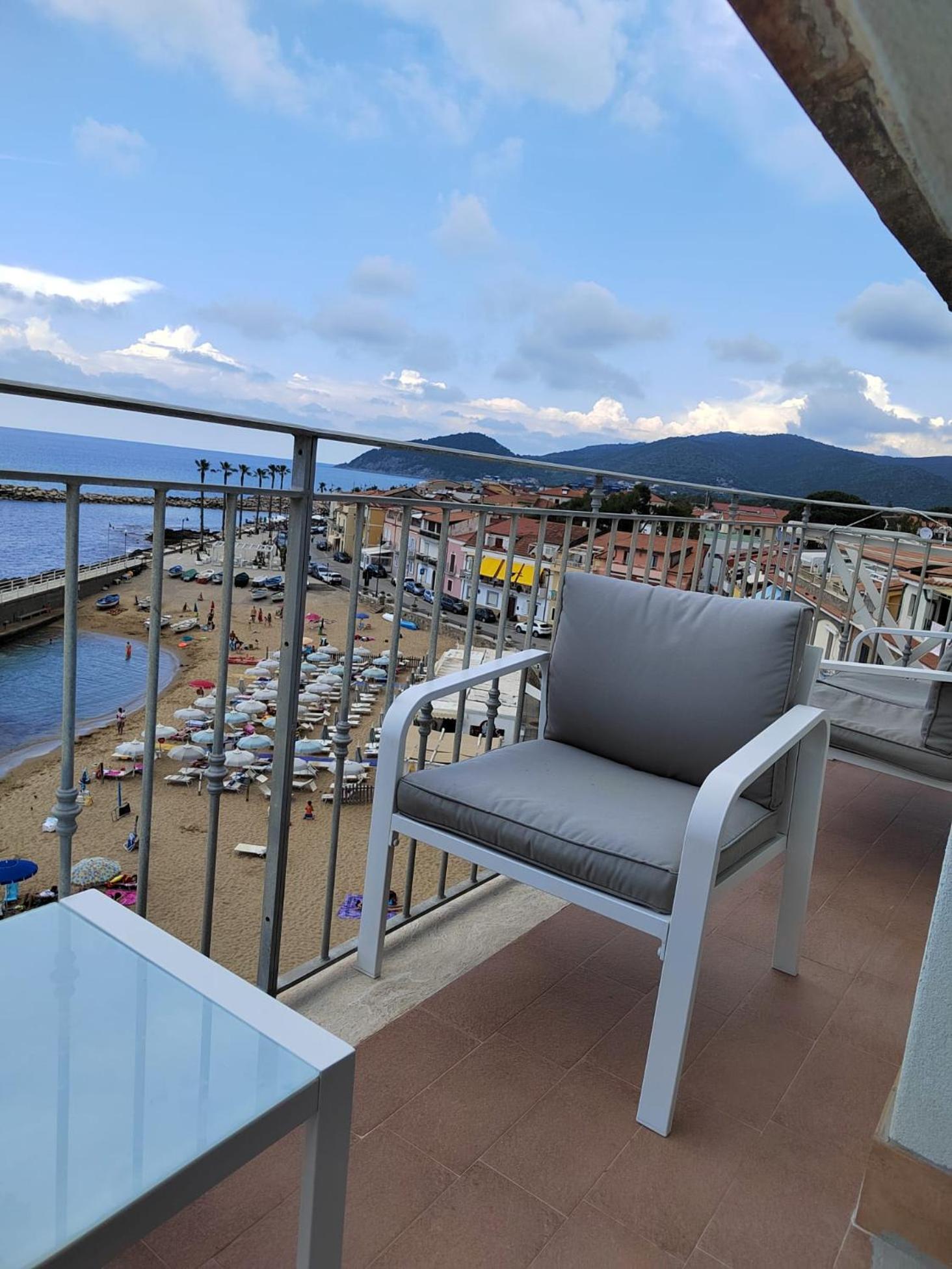 Apartment with Sea View - Photo 3