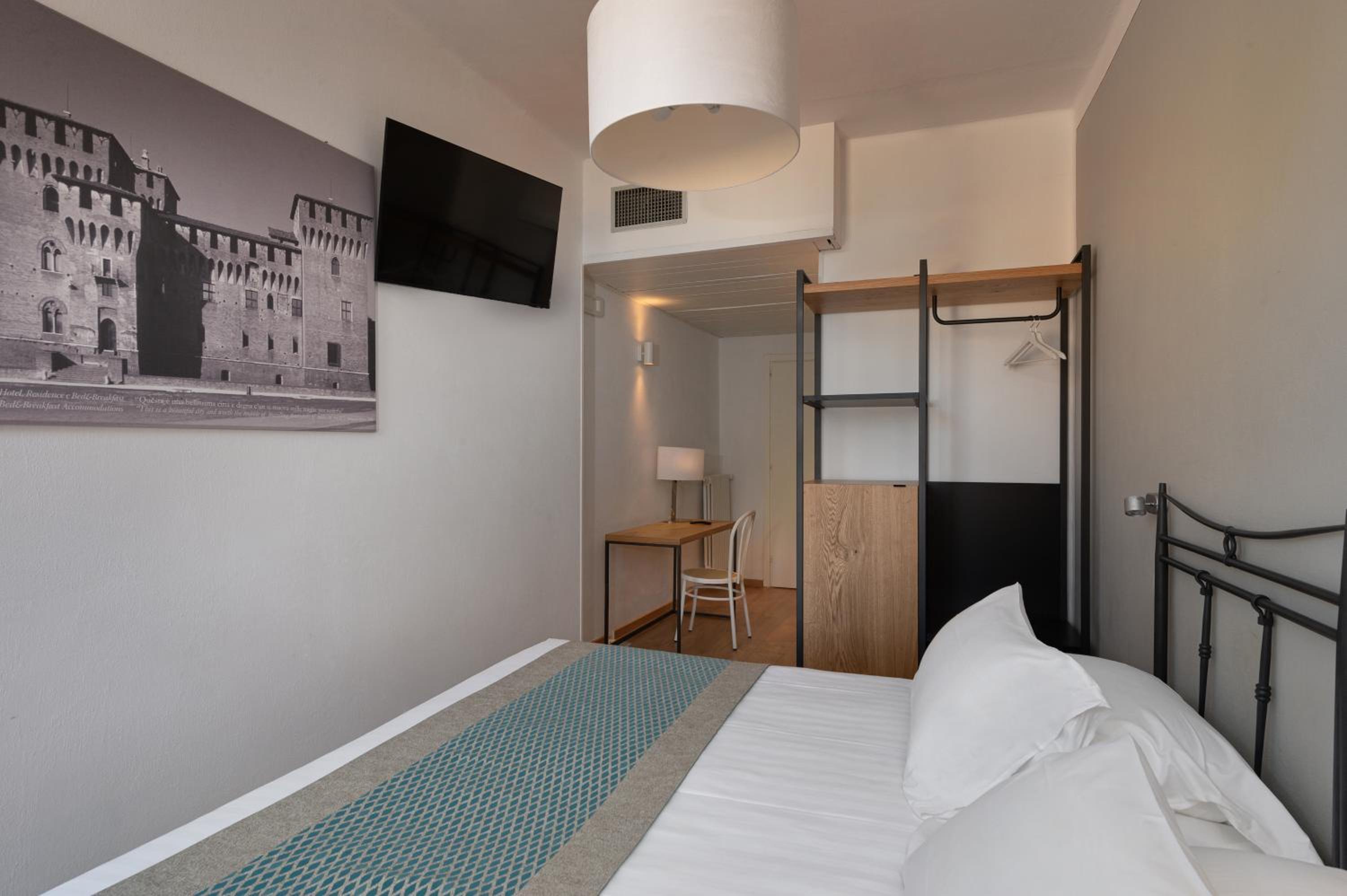 Double or Twin Room with City View photo 3