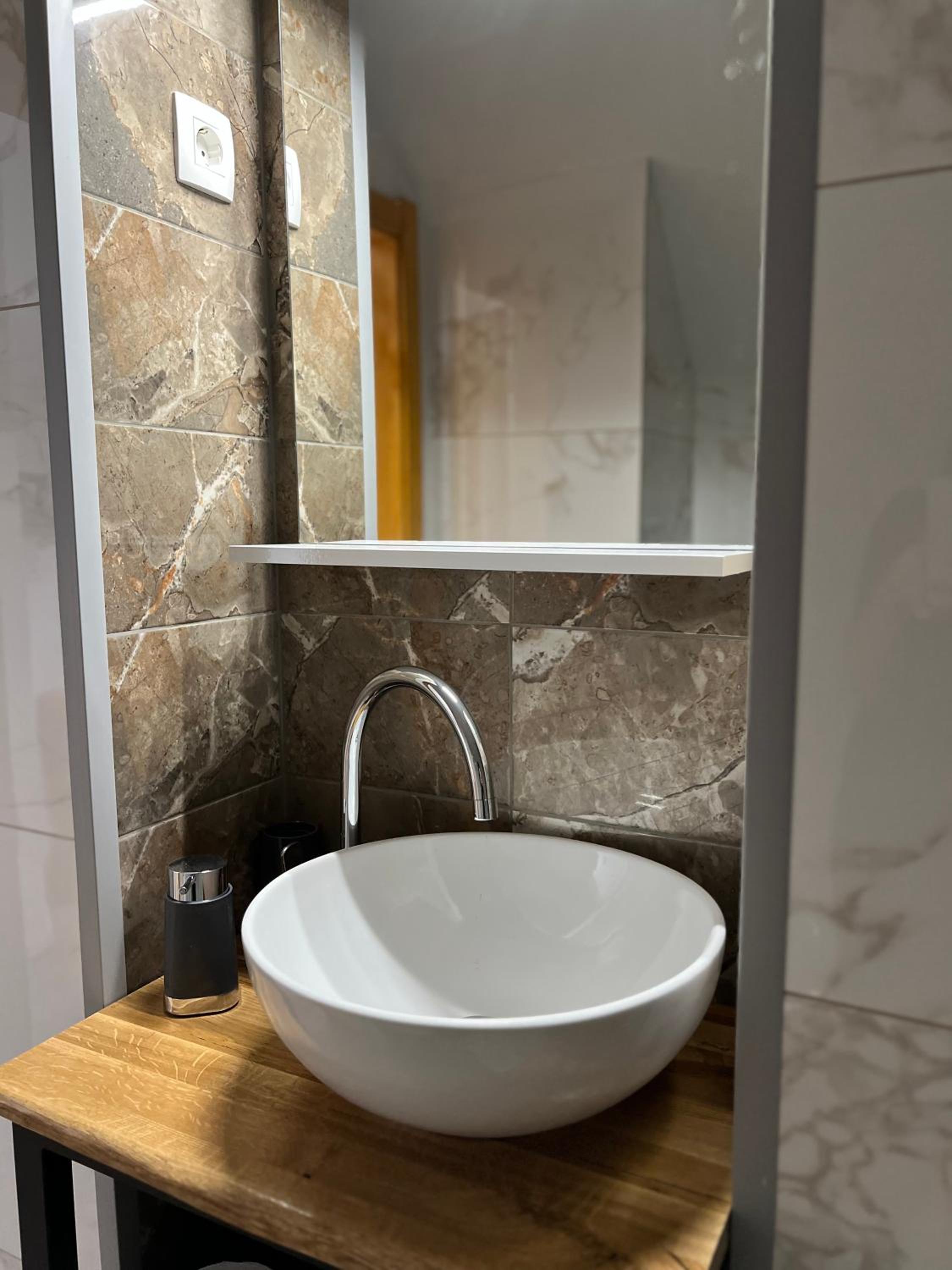 Double Room with Private Bathroom photo 2