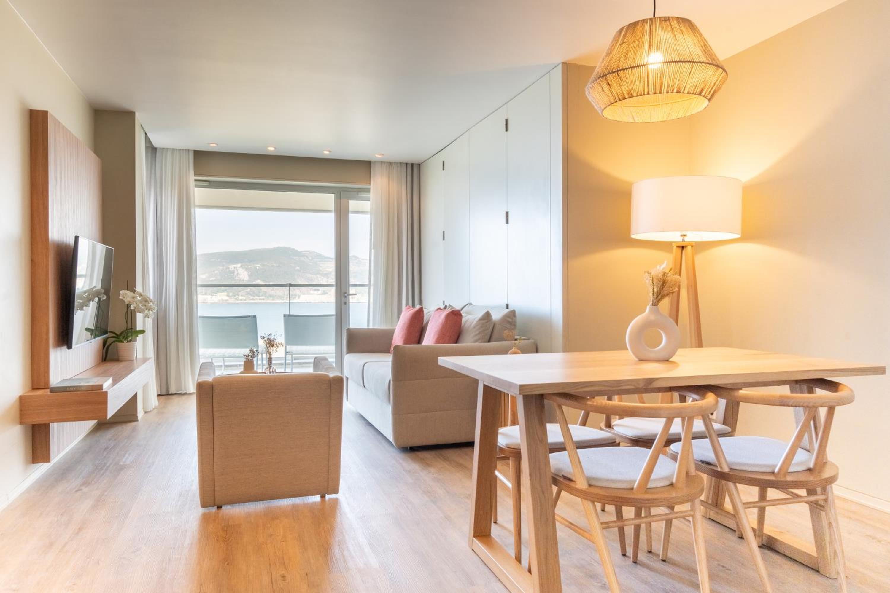 Premium One-Bedroom Suite (T1+1)