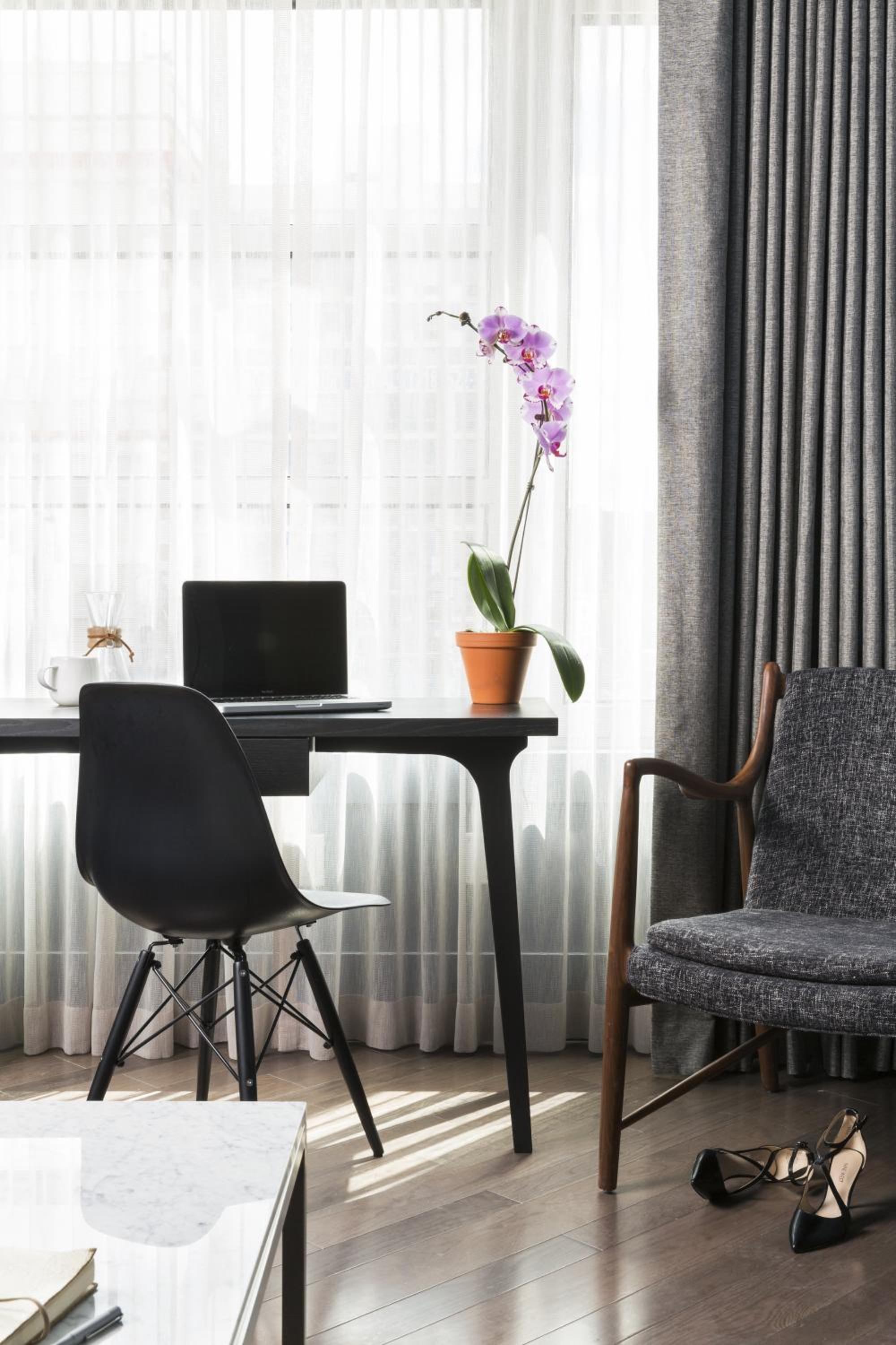 Executive Suite - Photo 3