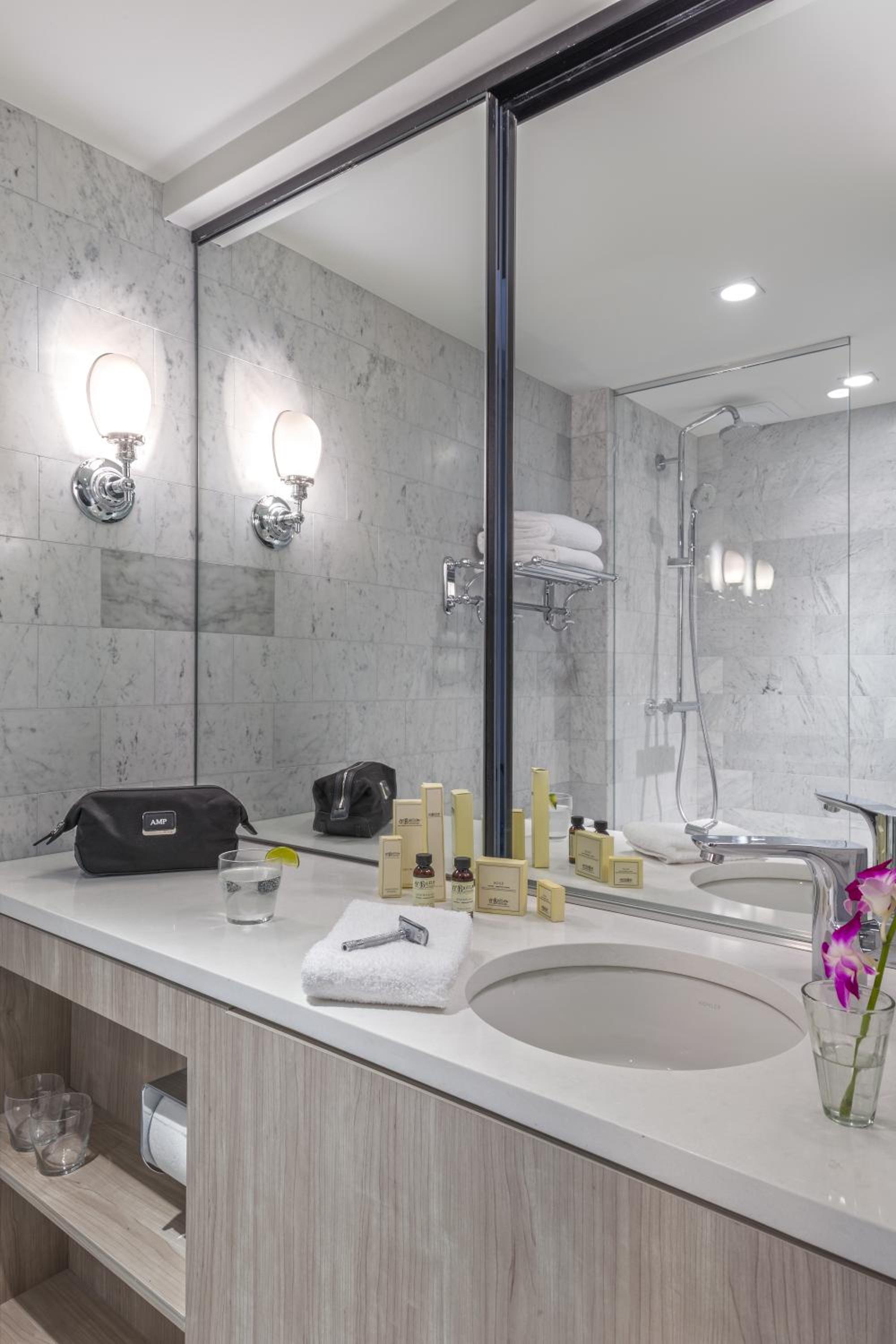 Executive Suite - Photo 4