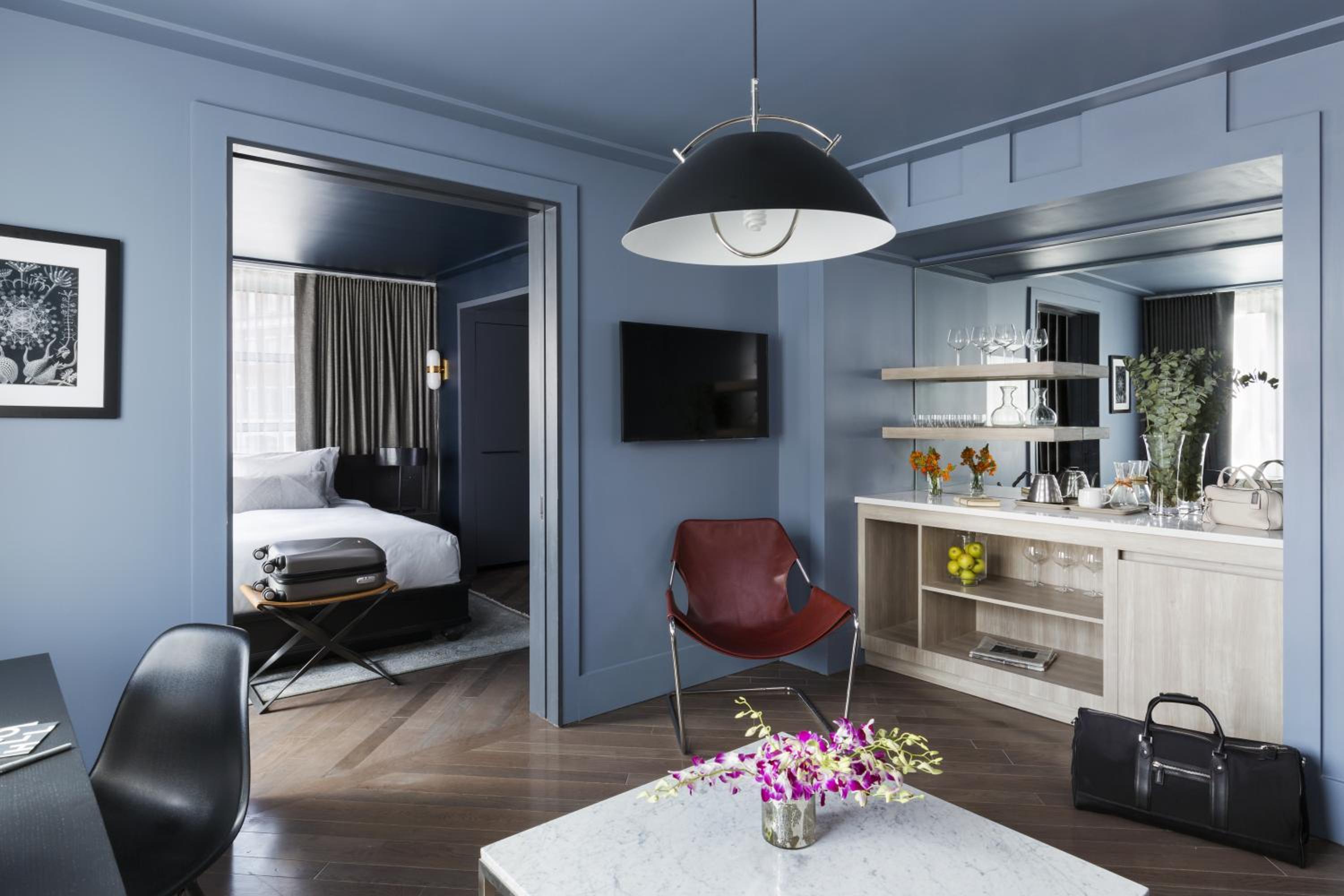 Executive Suite - Photo 6