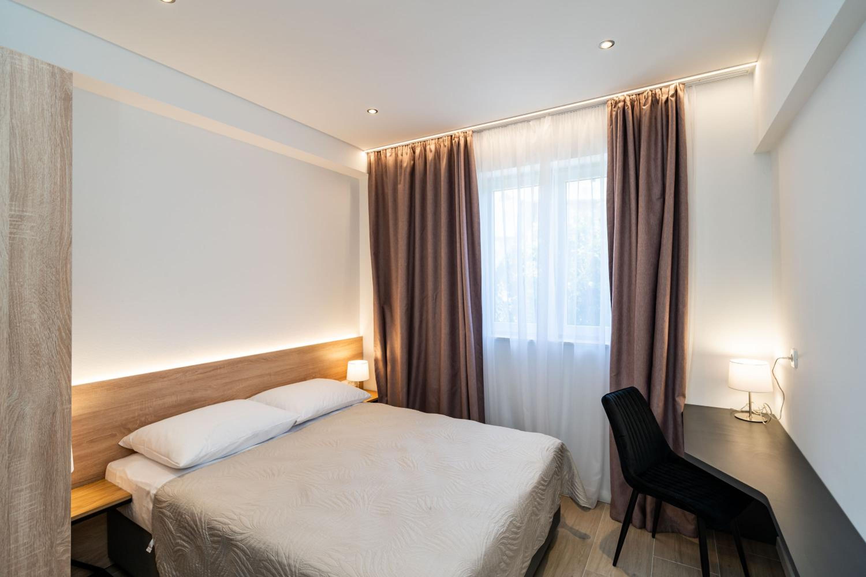 One-Bedroom Apartment with Patio - Ground Floor - Photo 3