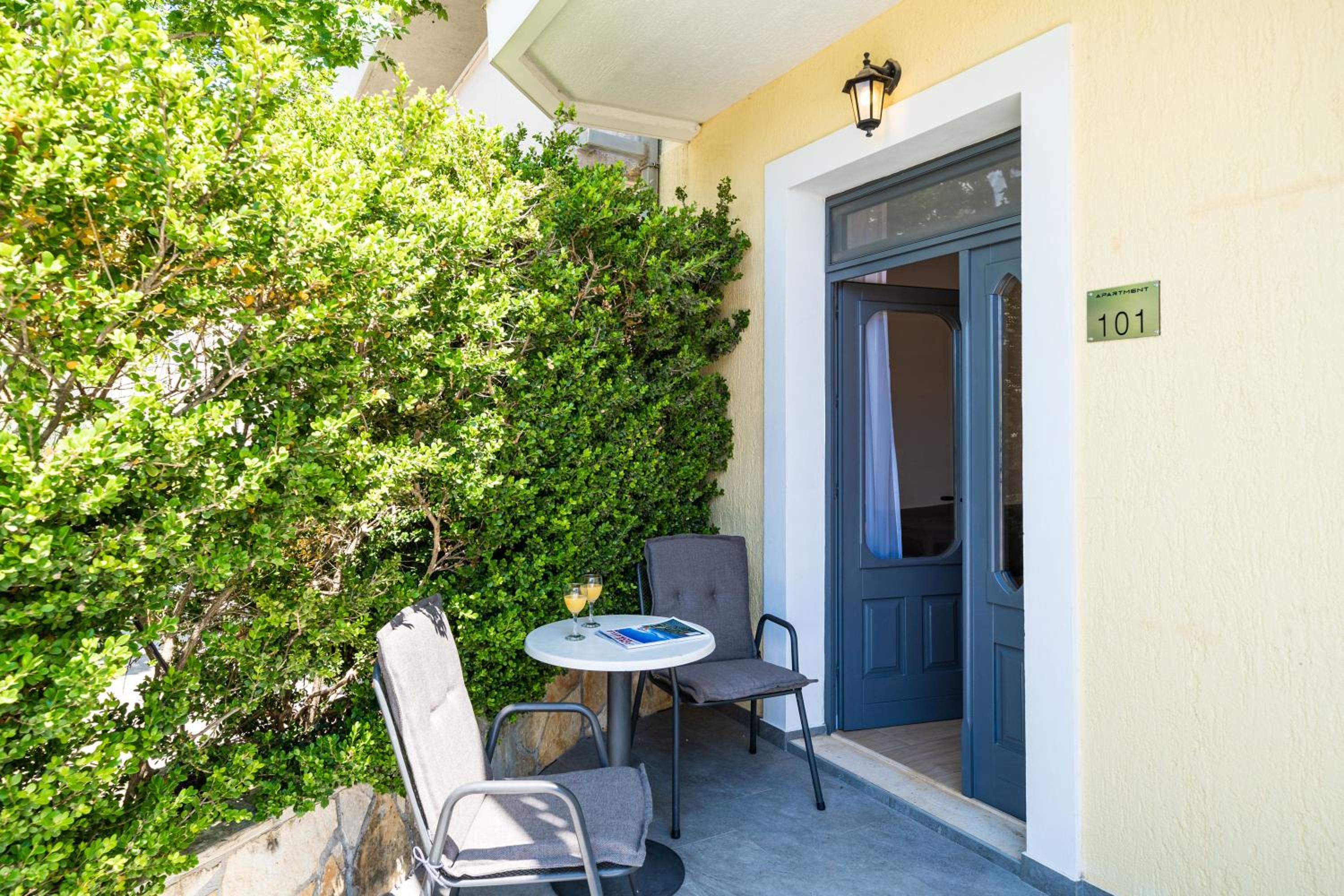 One-Bedroom Apartment with Patio - Ground Floor - Photo 21