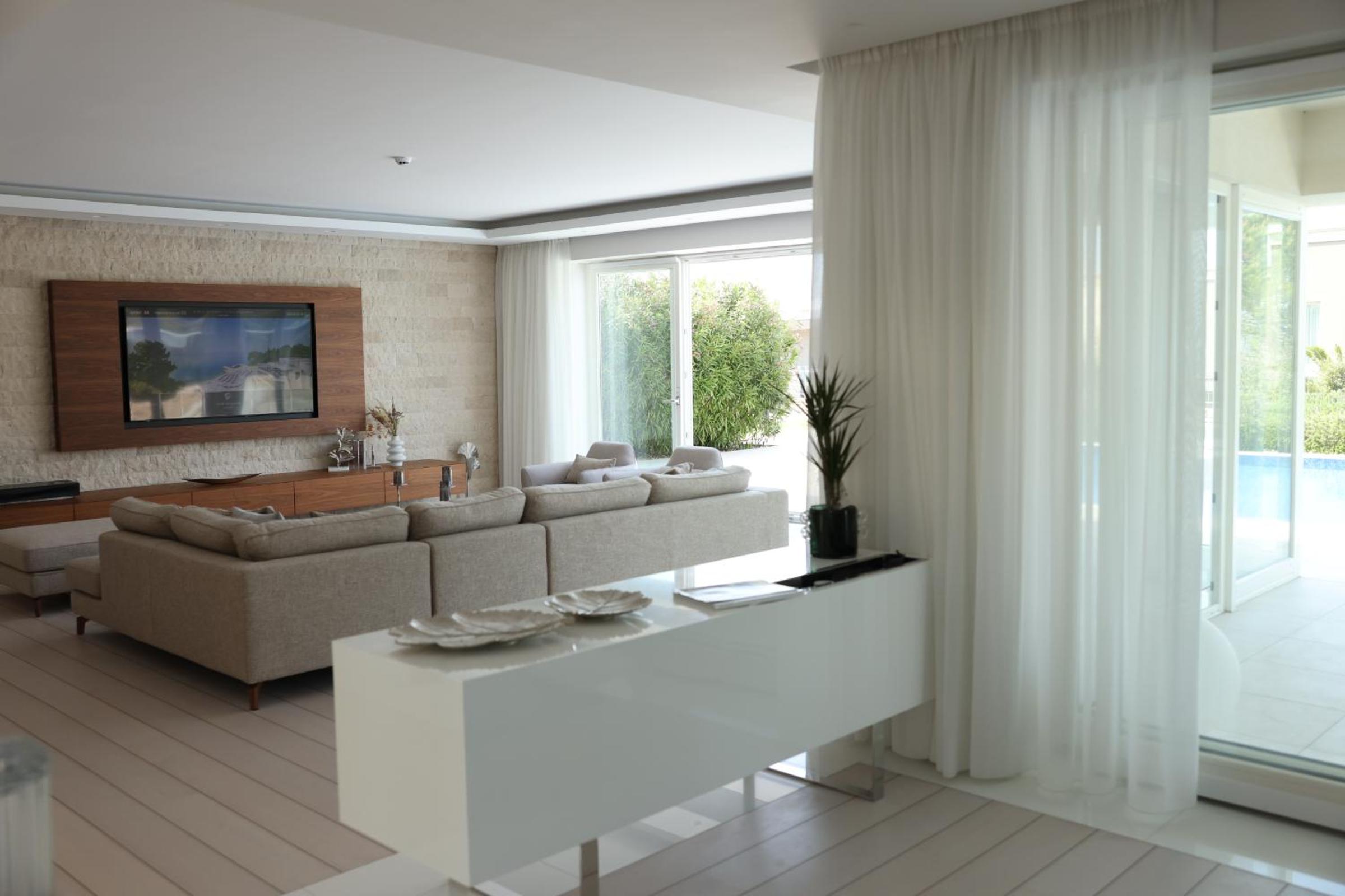 Three-Bedroom Villa photo 1
