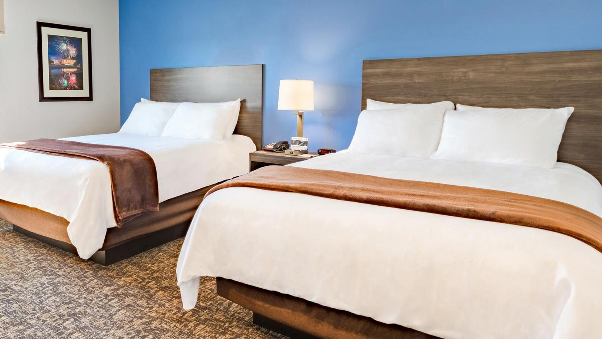 Queen Room with Two Queen Beds - Mobility Accessible photo 2