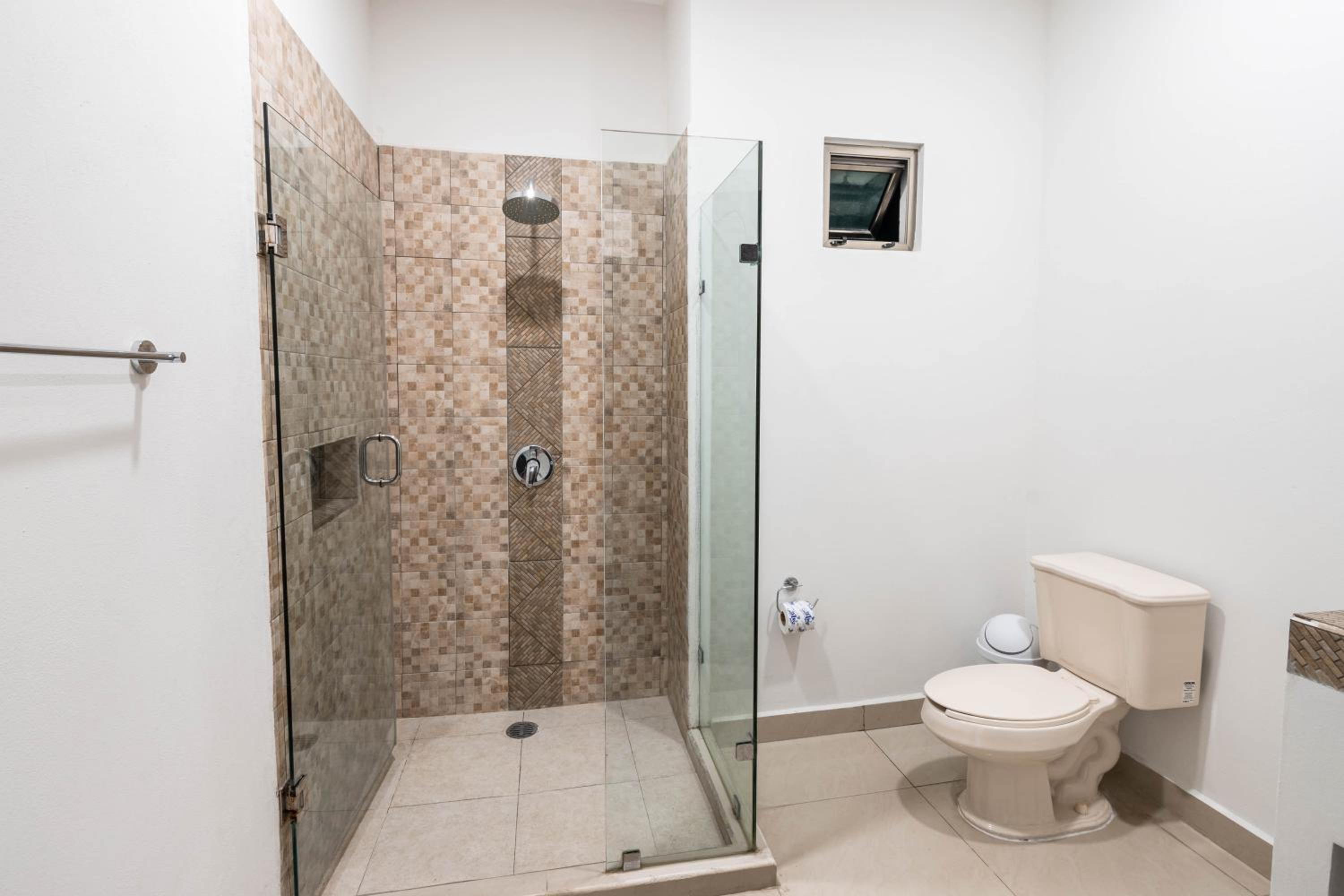 Suite - Photo 11