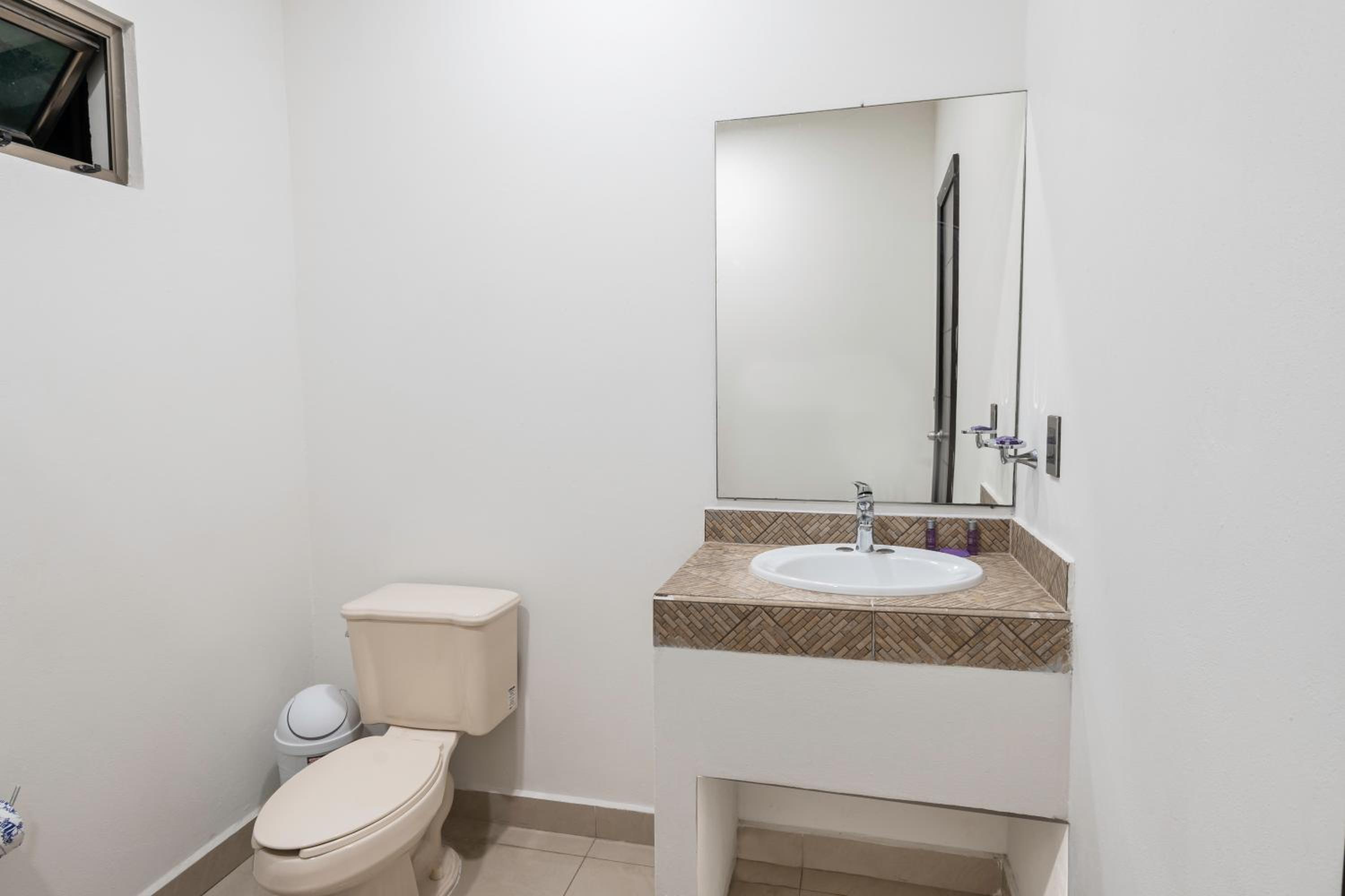 Deluxe Suite - Photo 3
