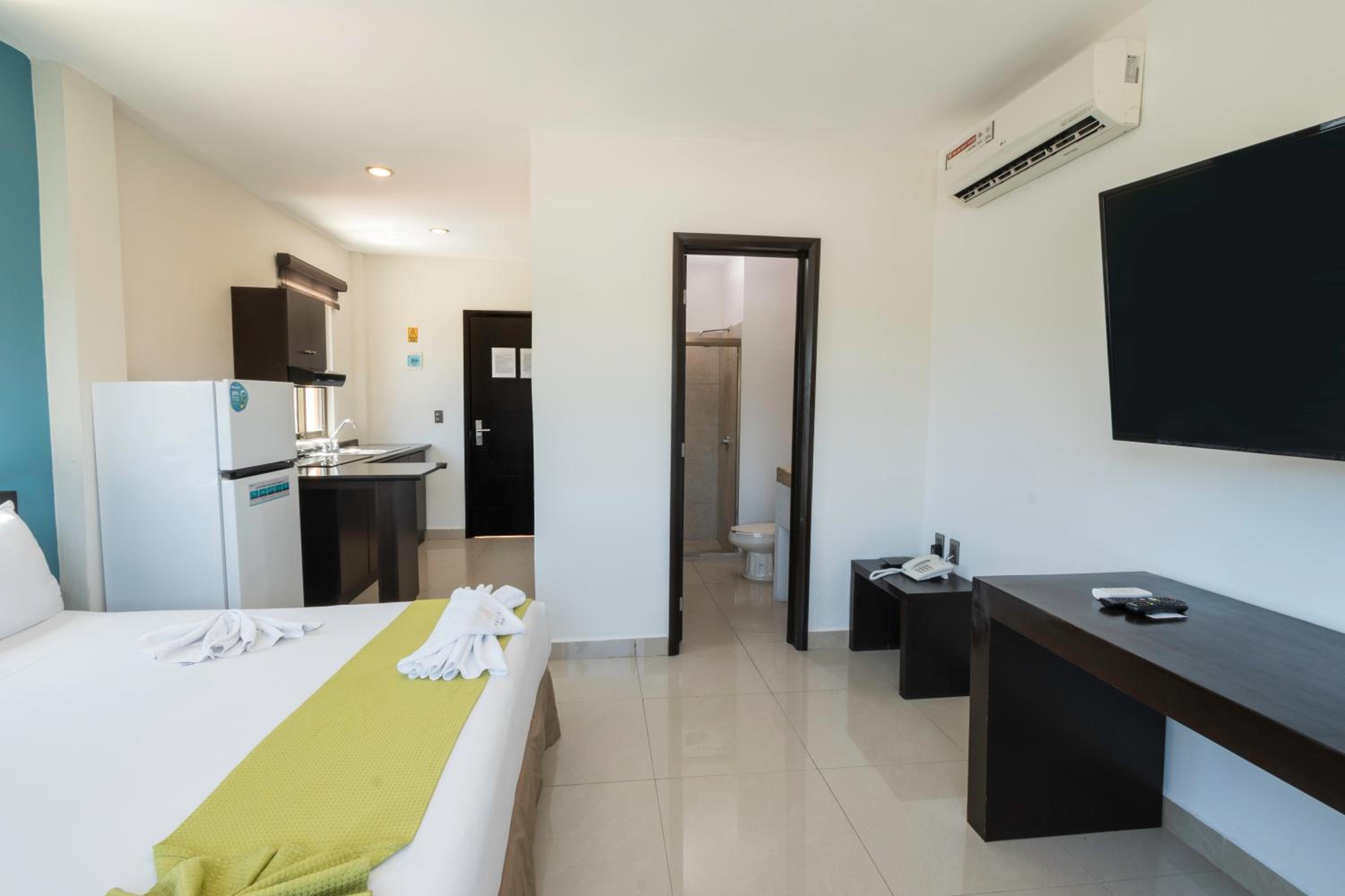 Deluxe Suite - Photo 6