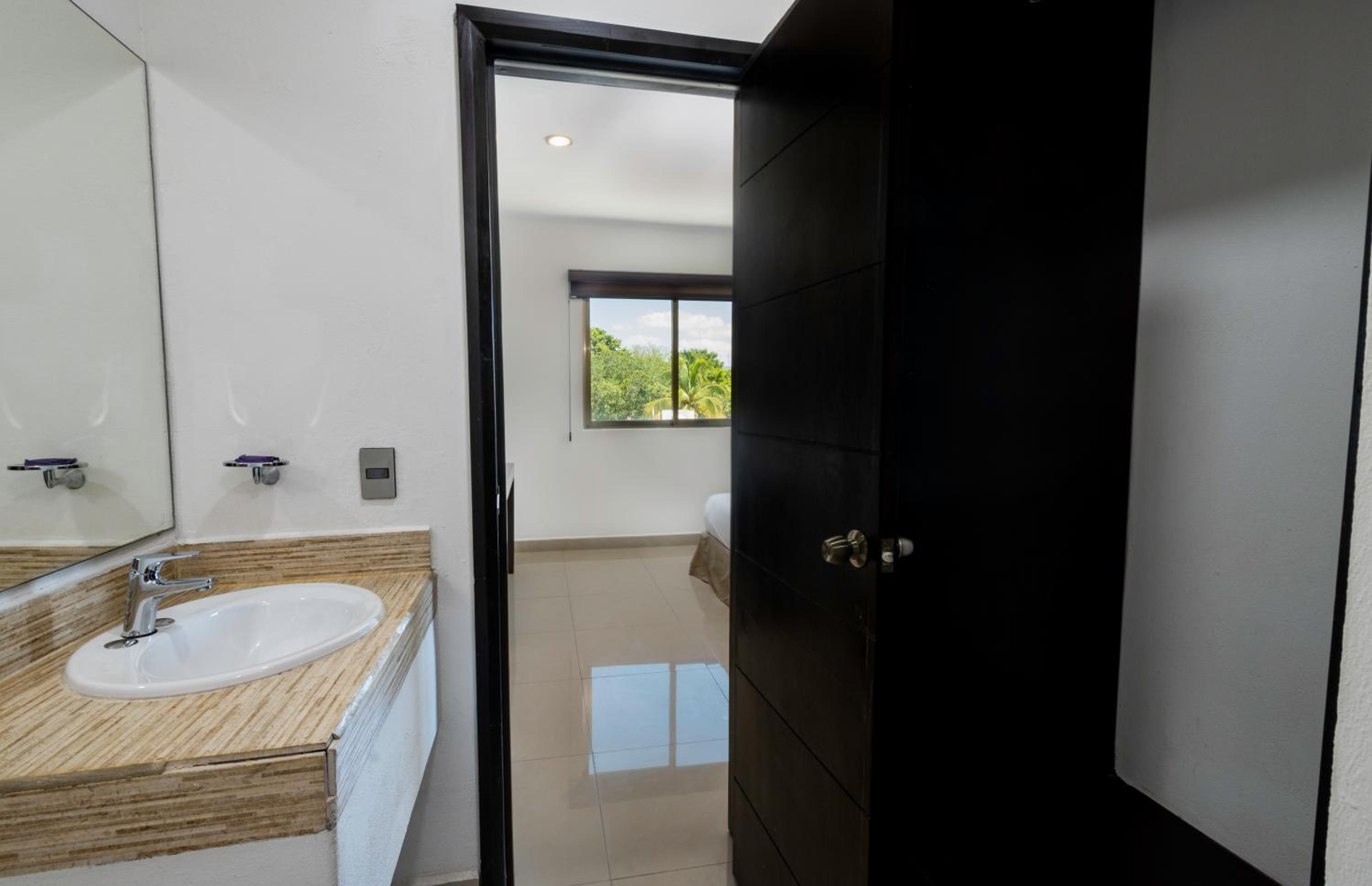 Double Room - Photo 7