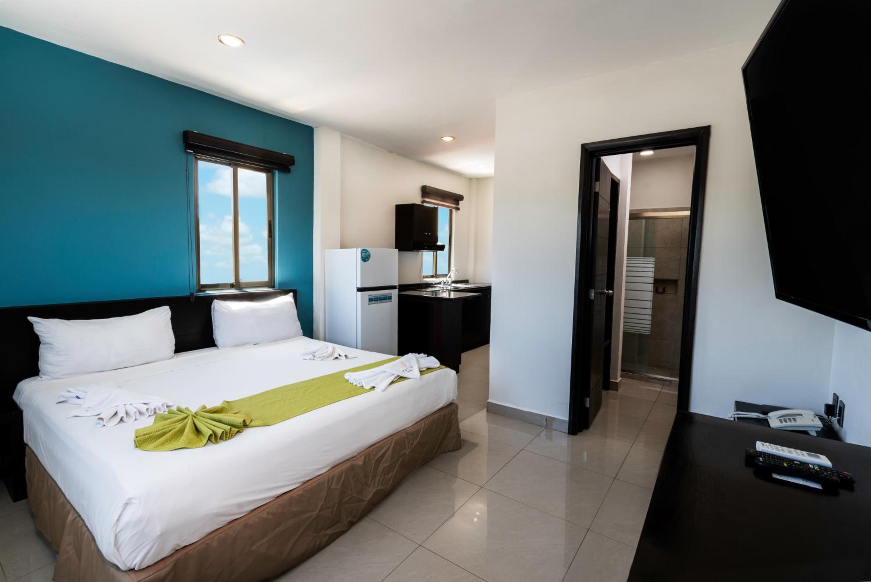 Deluxe Suite - Photo 1