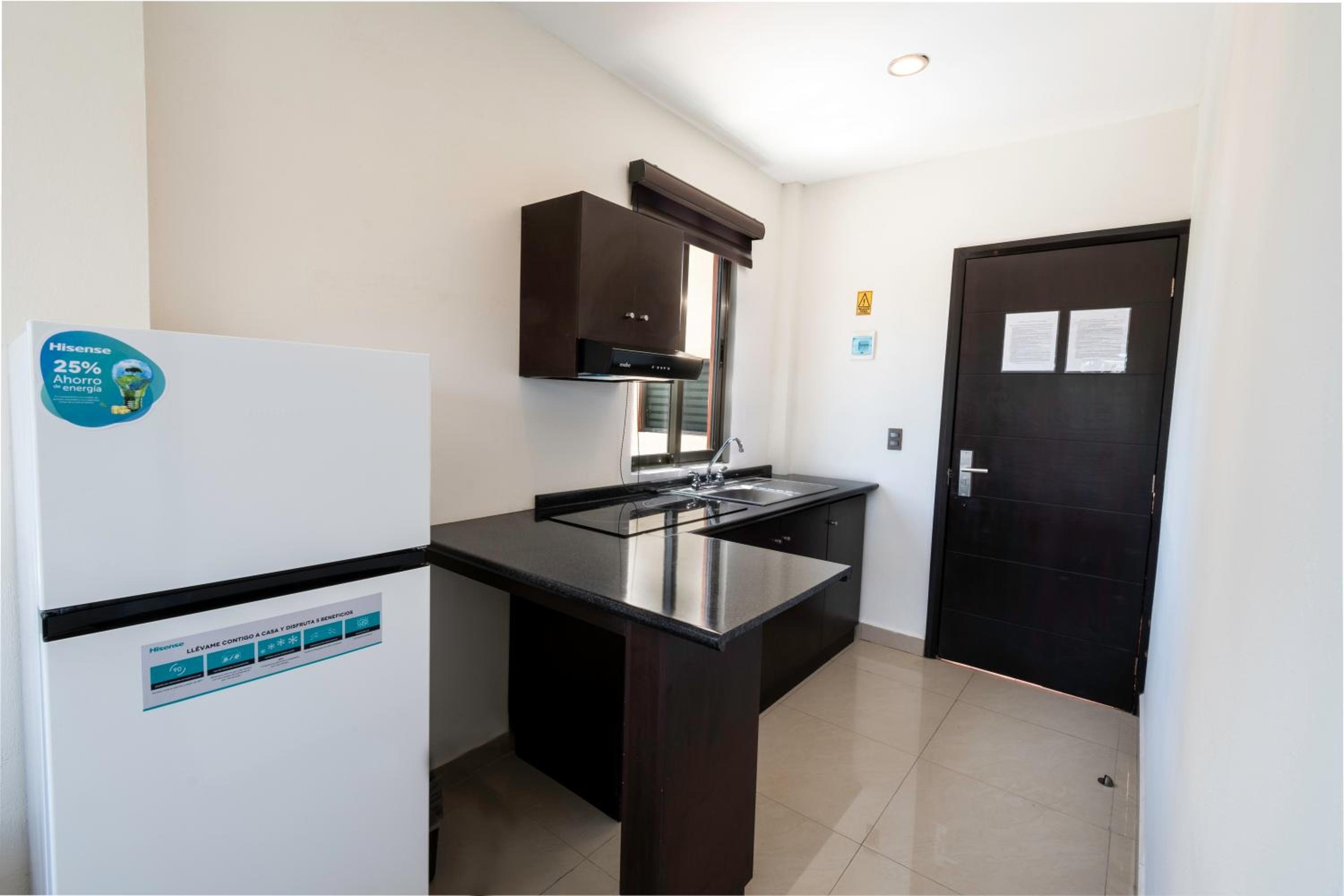Deluxe Suite - Photo 12