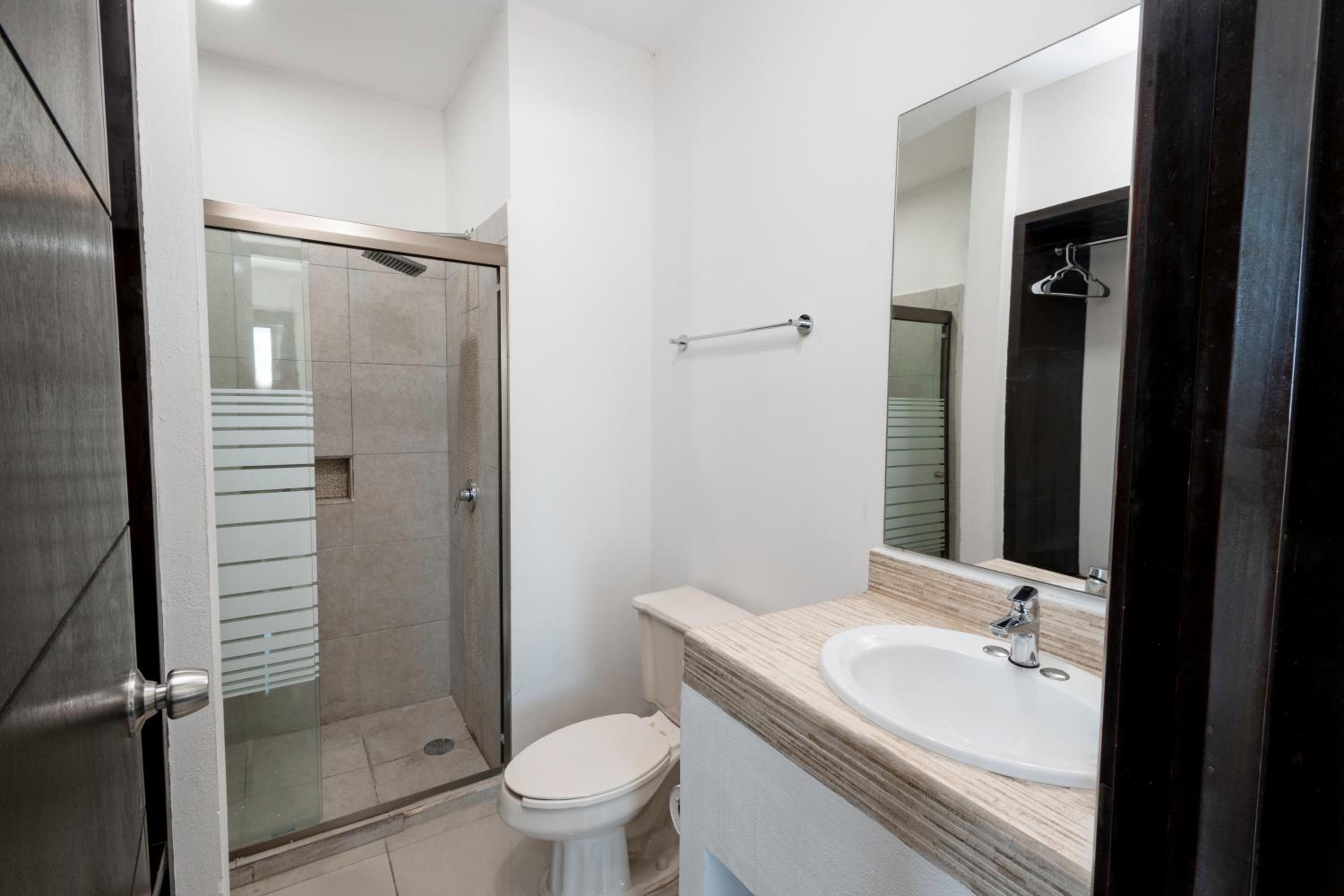 Deluxe Suite - Photo 2