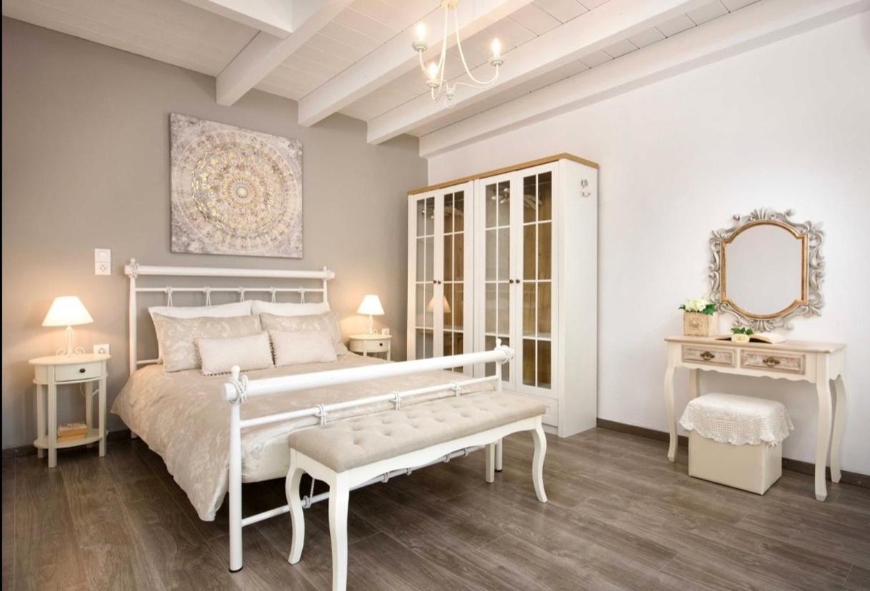 One-Bedroom House photo 1