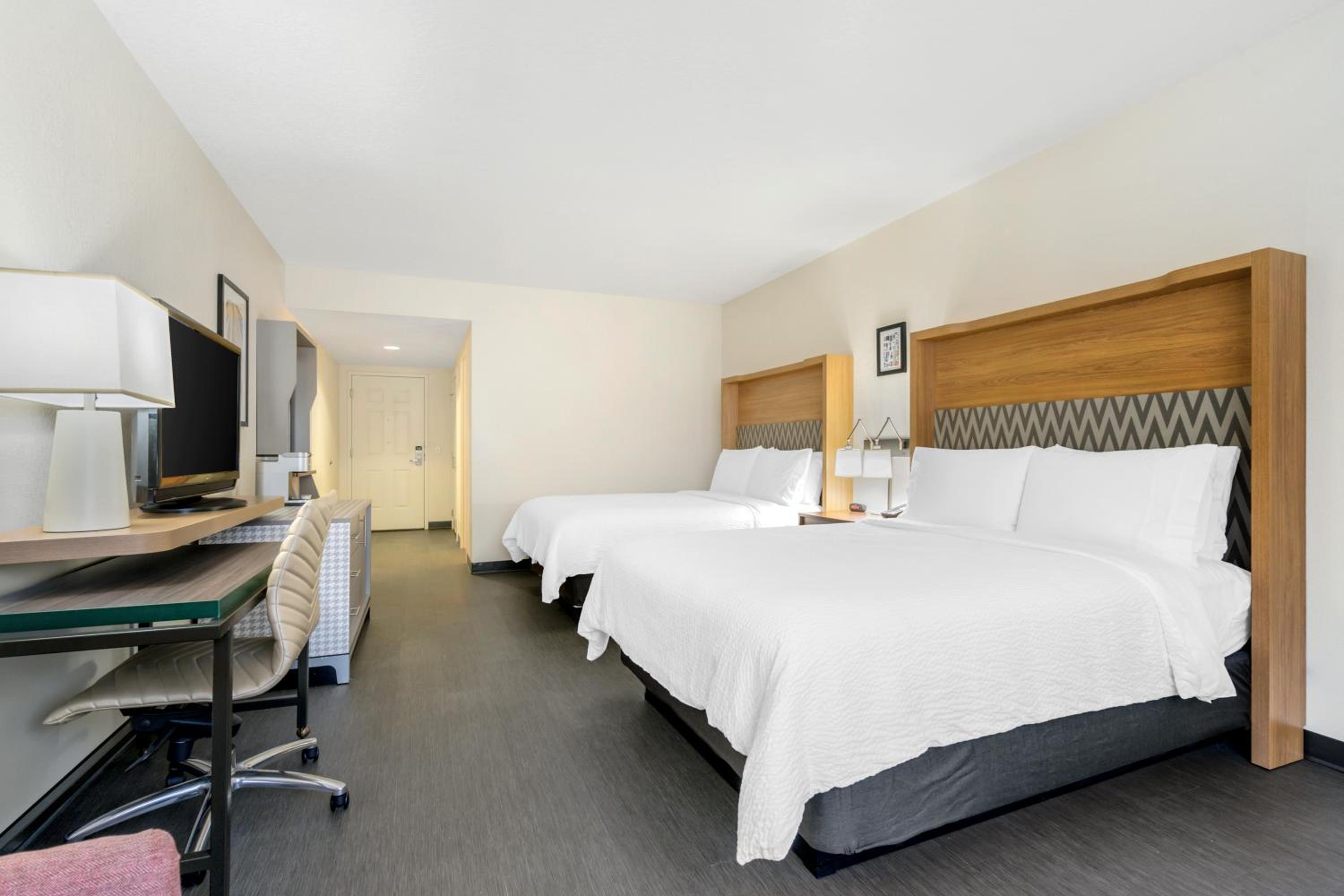 Standard Room thumbnail 6