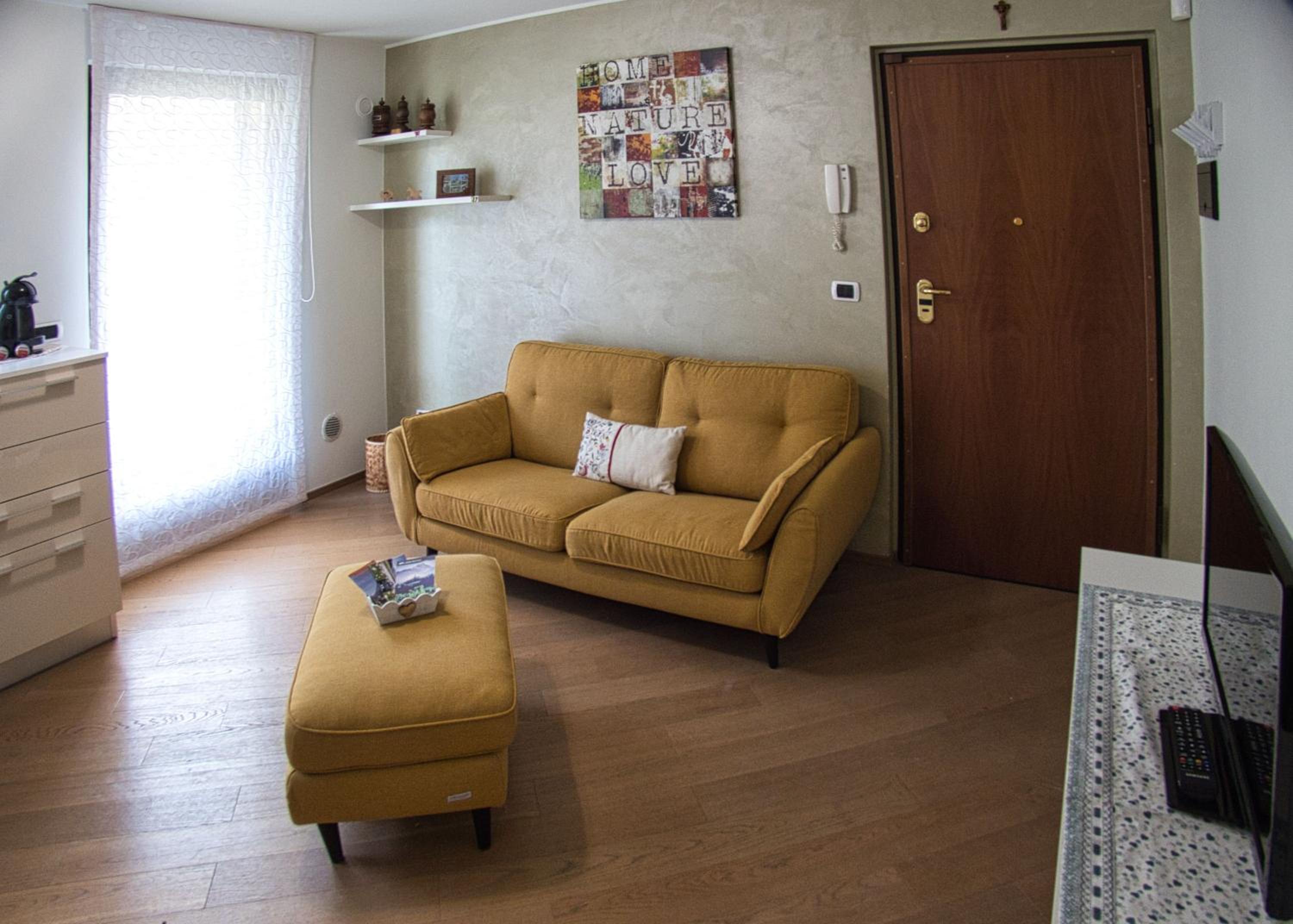 One-Bedroom Apartment photo 1