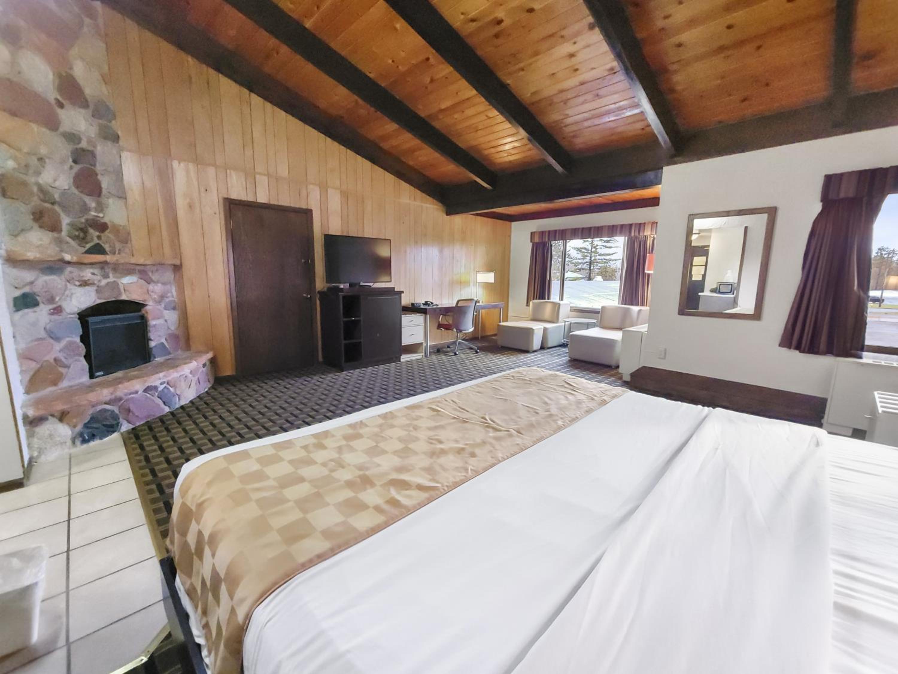 1 Deluxe King Fireplace - Photo 3