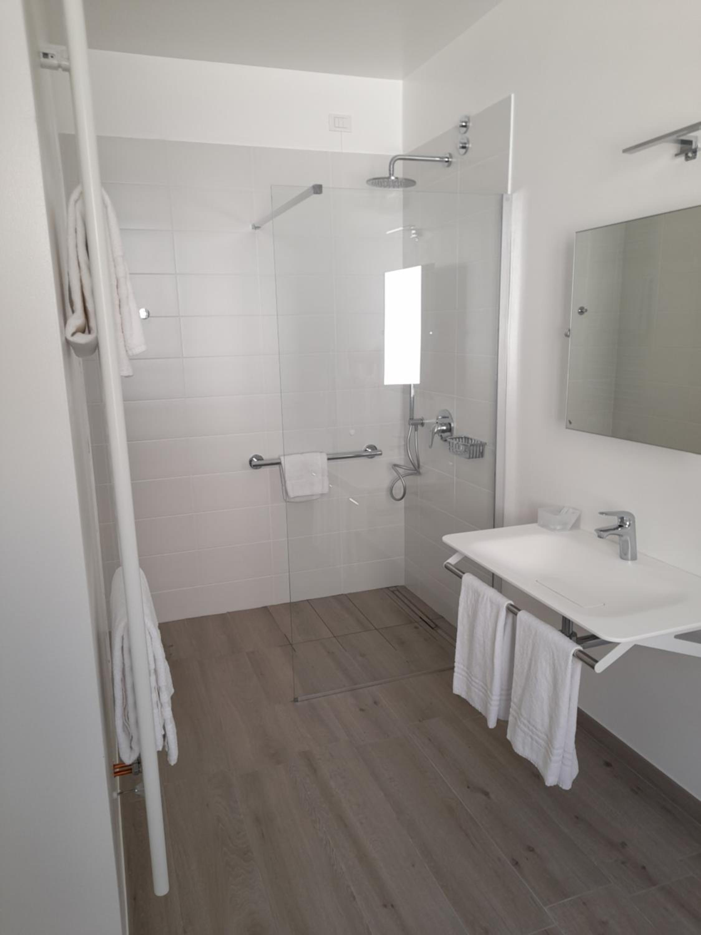 Superior Double or Twin Room - Photo 37